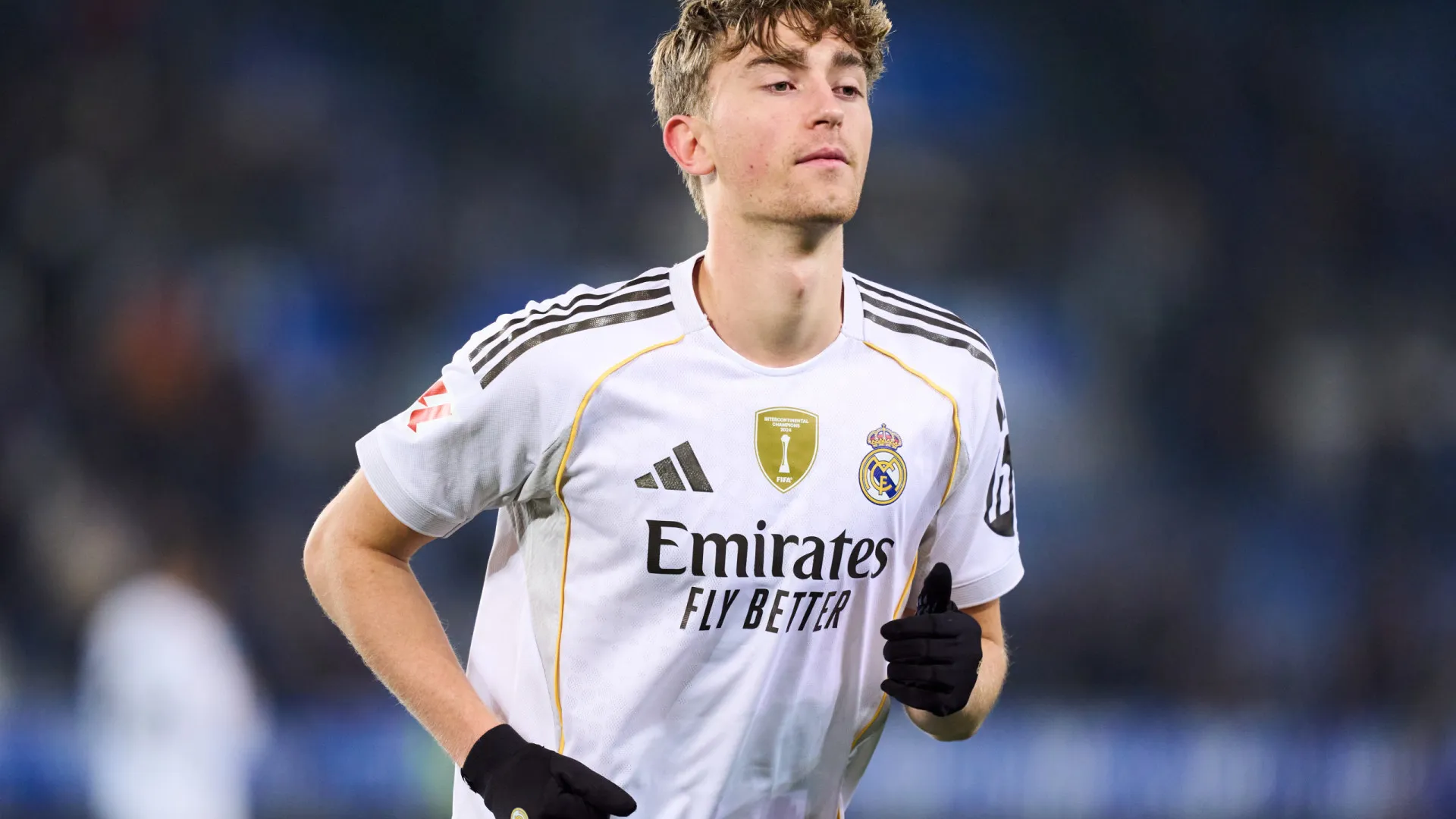 
                    Real Madrid divulga desculpas de Huijsen na China após polémica racista
                