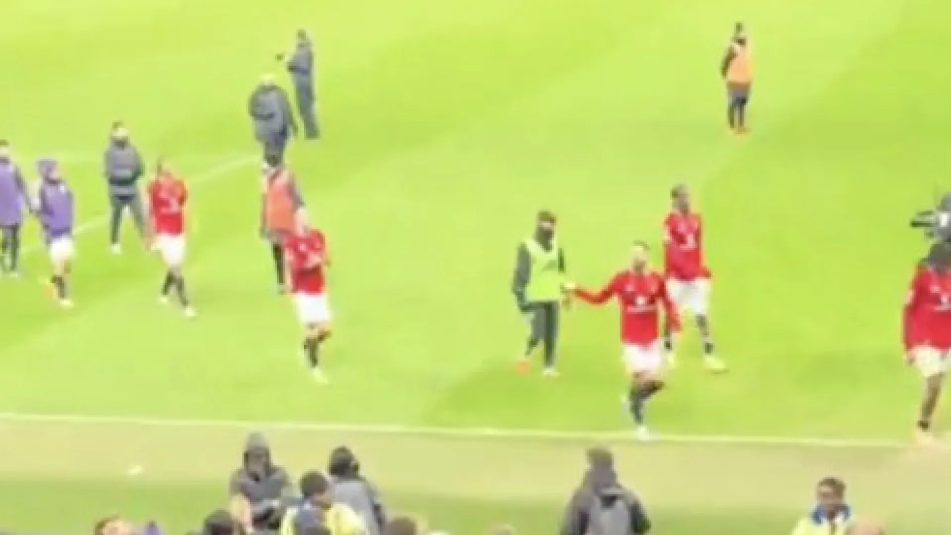 
                    Para Amorim ver. Gesto de Matheus Cunha causa fúria no Manchester United
                