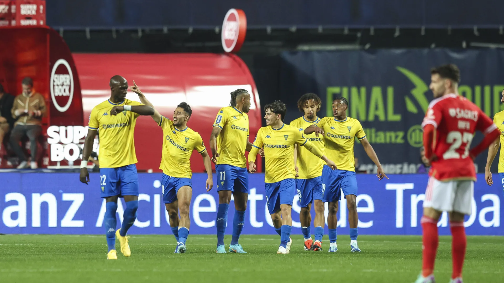
                    Poucos, mas duros. Estoril sabe dar castigos ao Benfica e alerta Mourinho
                