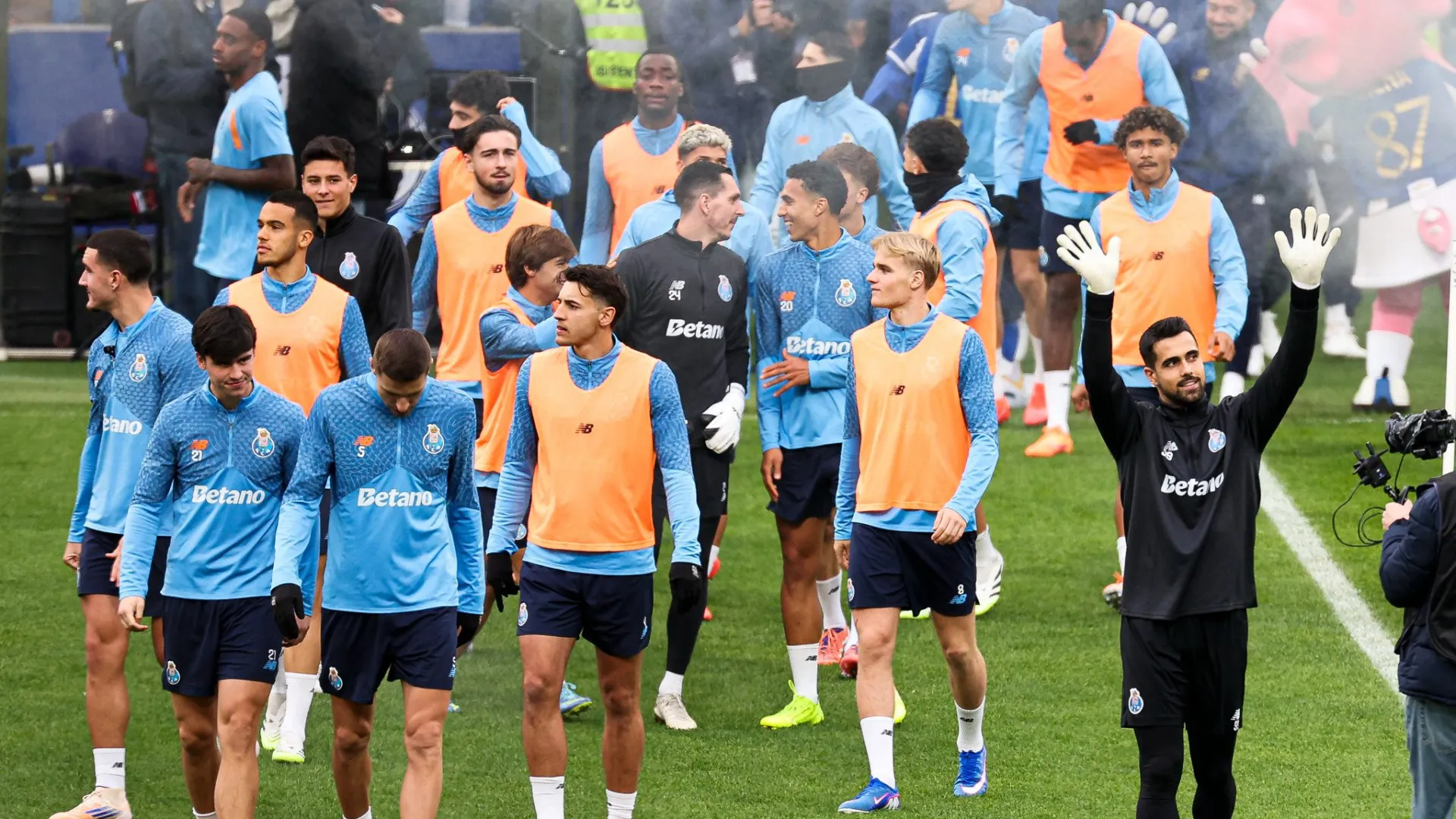 
                    Diogo Costa tranquiliza FC Porto: 