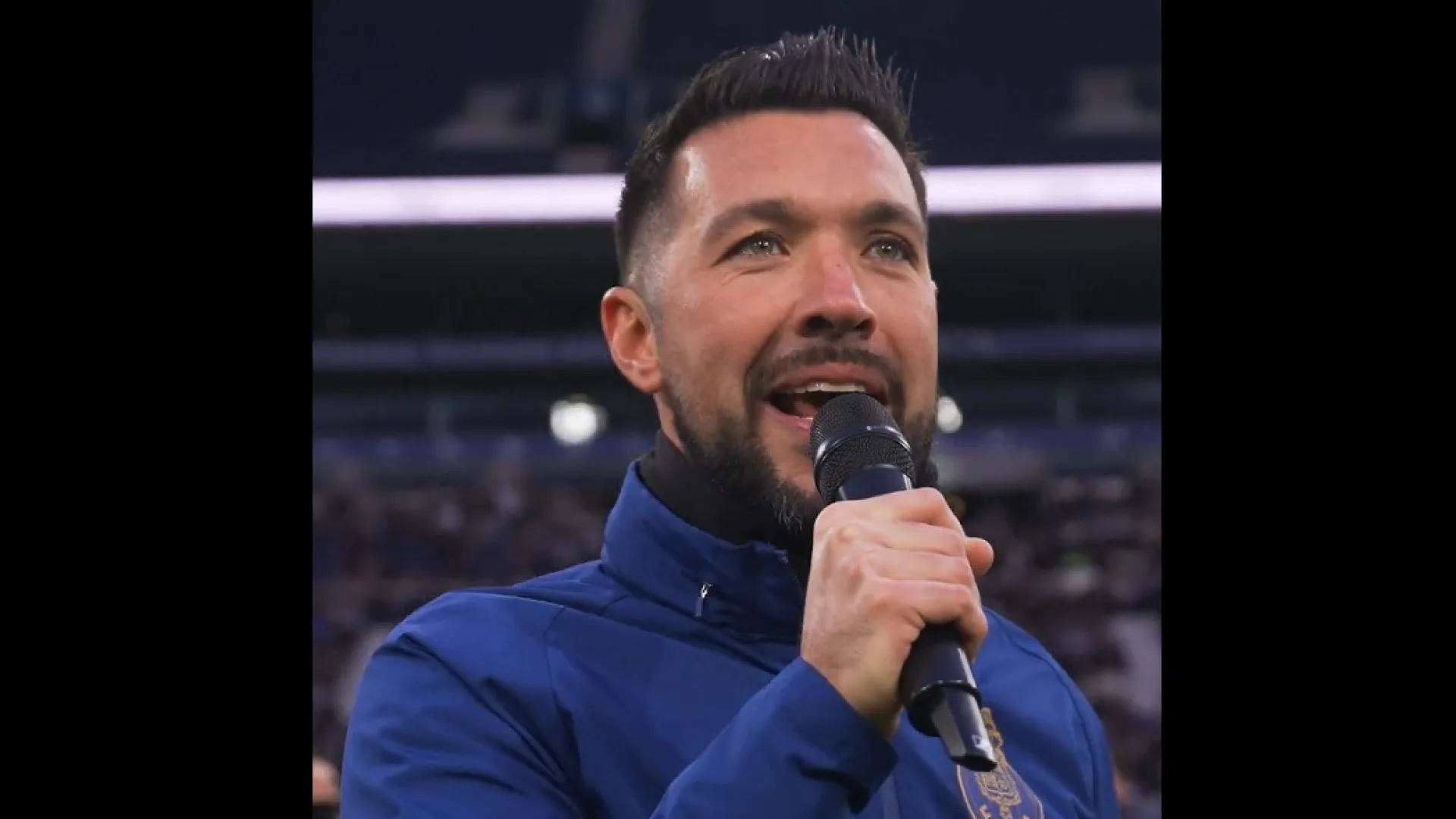 
                    O momento em que Farioli surpreendeu tudo e todos... e falou em português
                