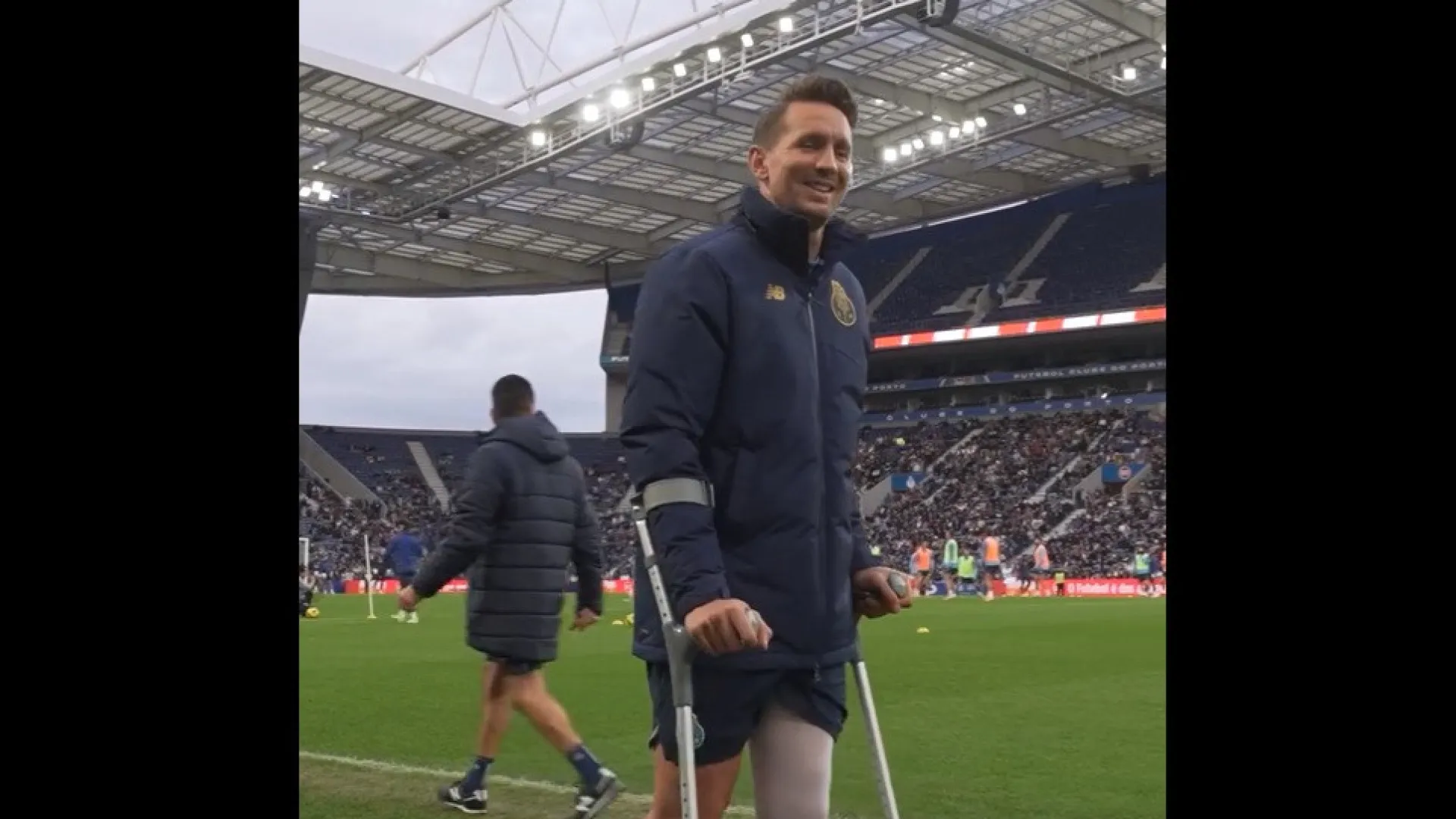 
                    Luuk de Jong voltou a pisar relvado do Dragão e não passou despercebido
                