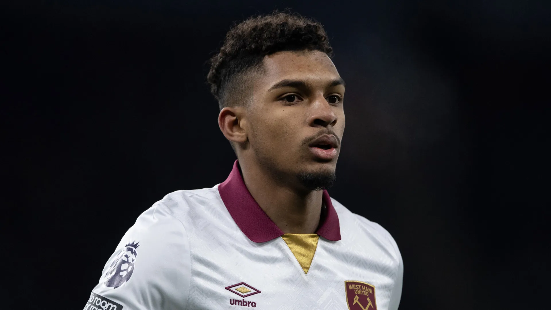 
                    EM DIRETO: Siga os rumores e os negócios do mercado de transferências
                