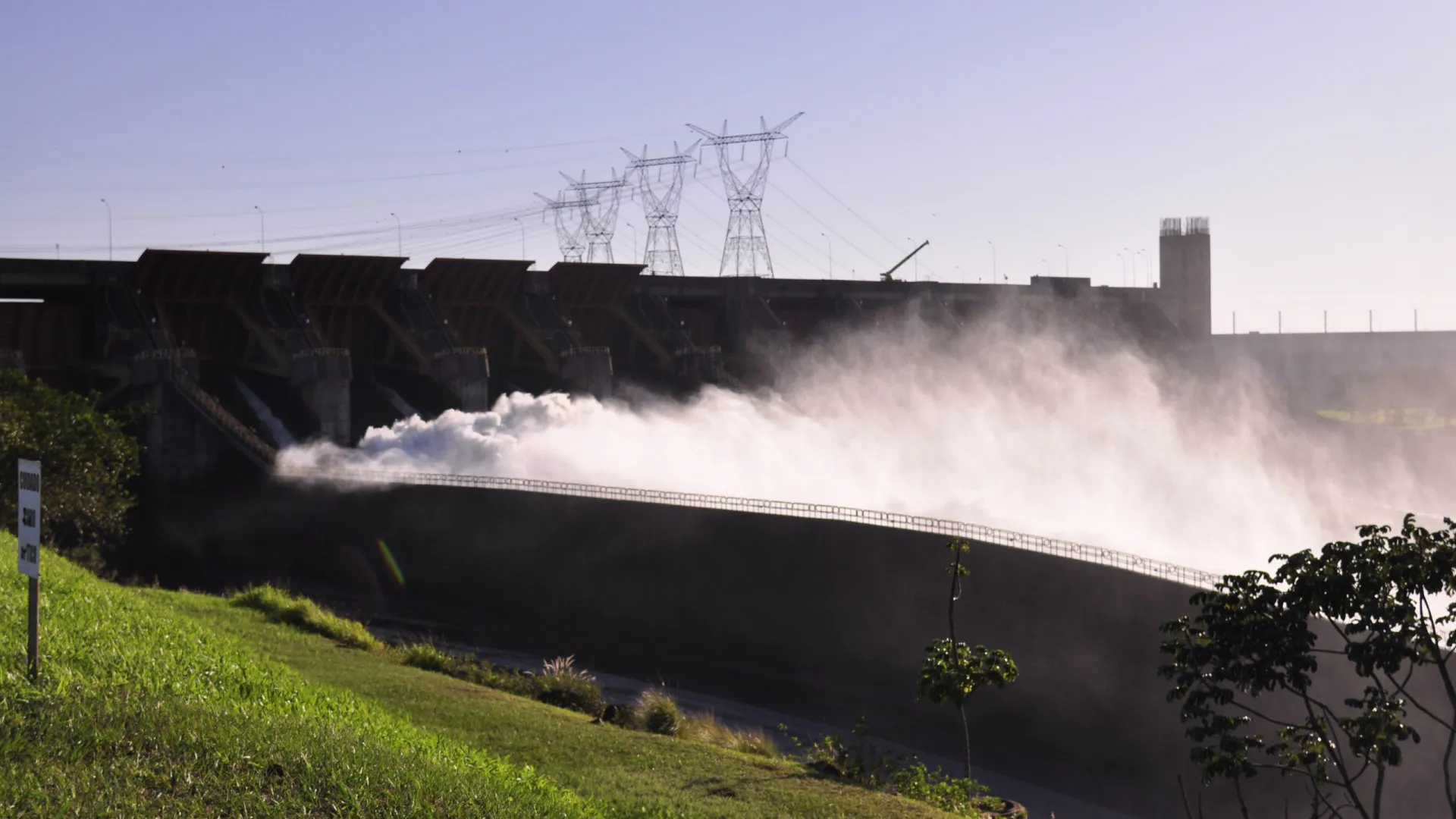 
                    Hidroelétrica gerou em 2025 energia para abastecer o mundo num dia
                