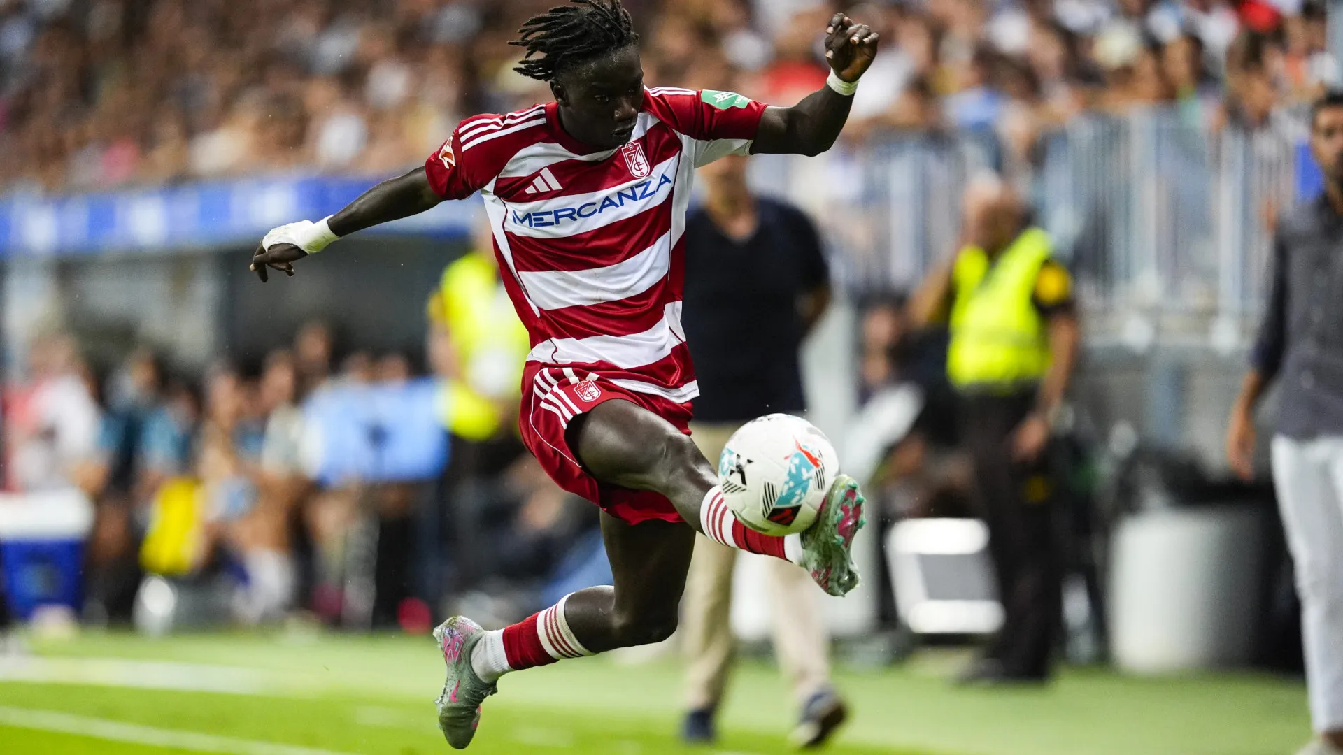 
                    EM DIRETO: Siga os rumores e os negócios do mercado de transferências
                