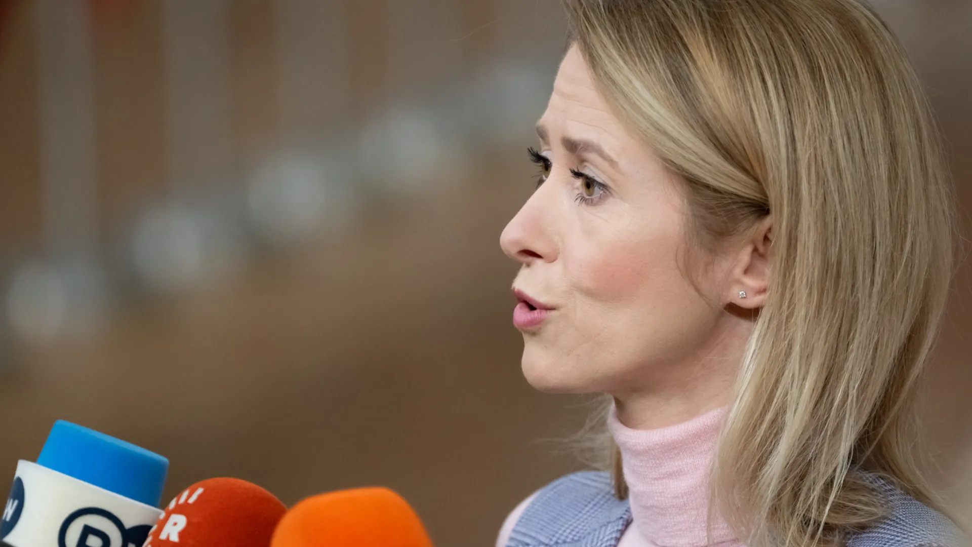 
                    UE pede contenção e respeito pelo Direito após ataque de EUA na Venezuela
                