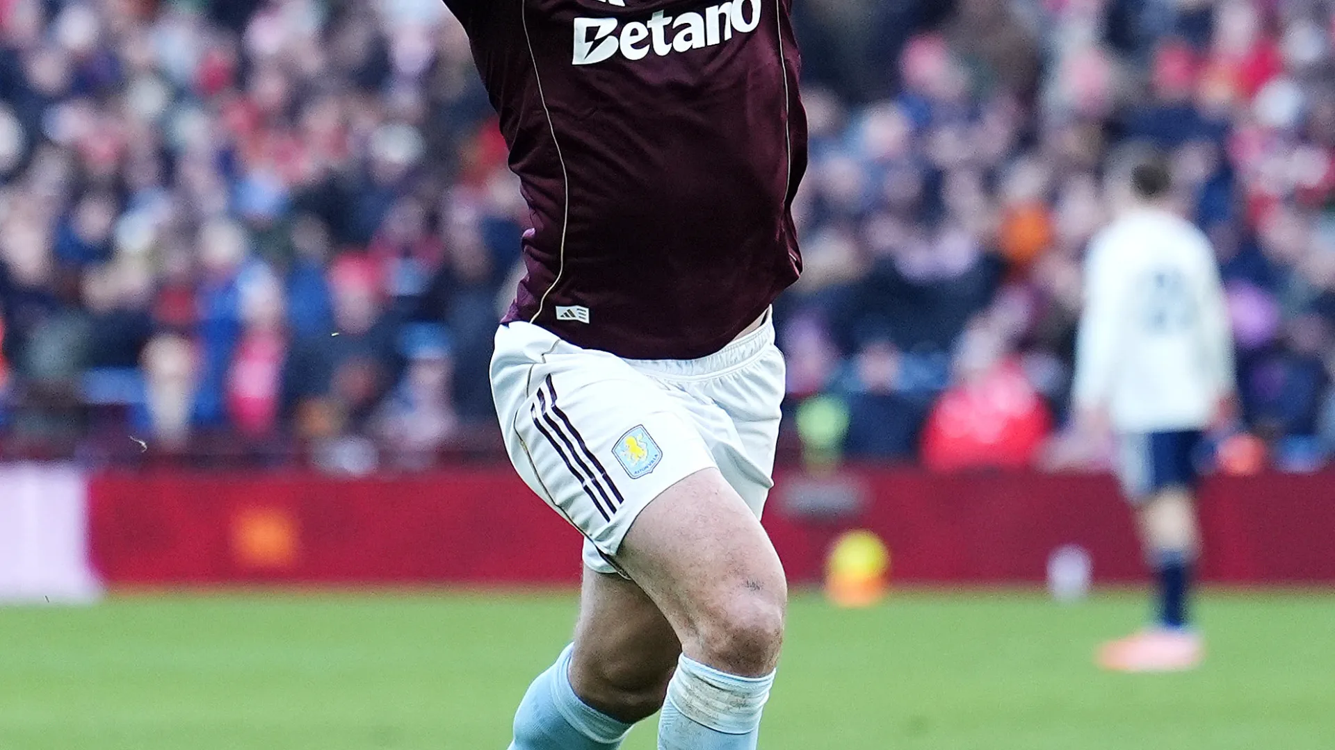 
                    Nottingham Forest volta a perder e Aston Villa é vice-líder em Inglaterra
                