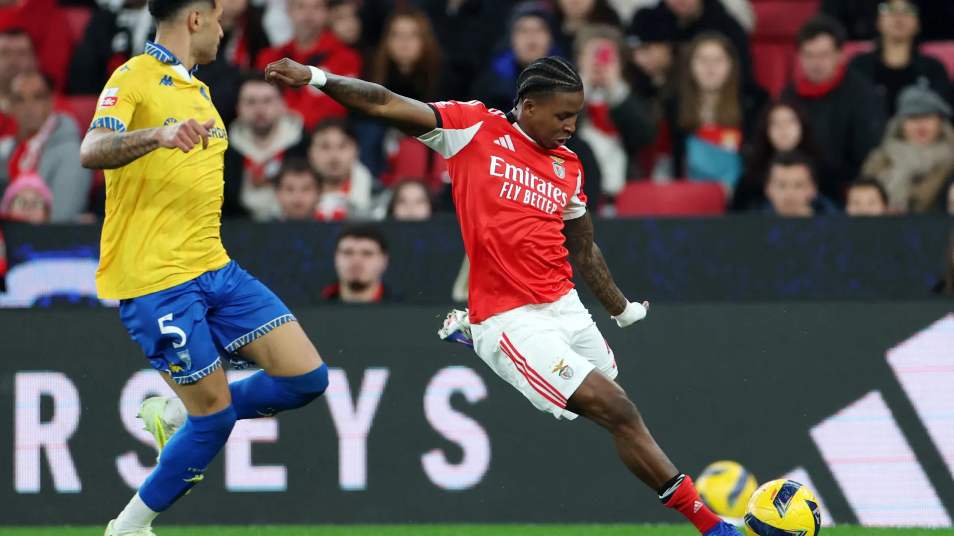 
                    Sidny reage após estreia pelo Benfica: 