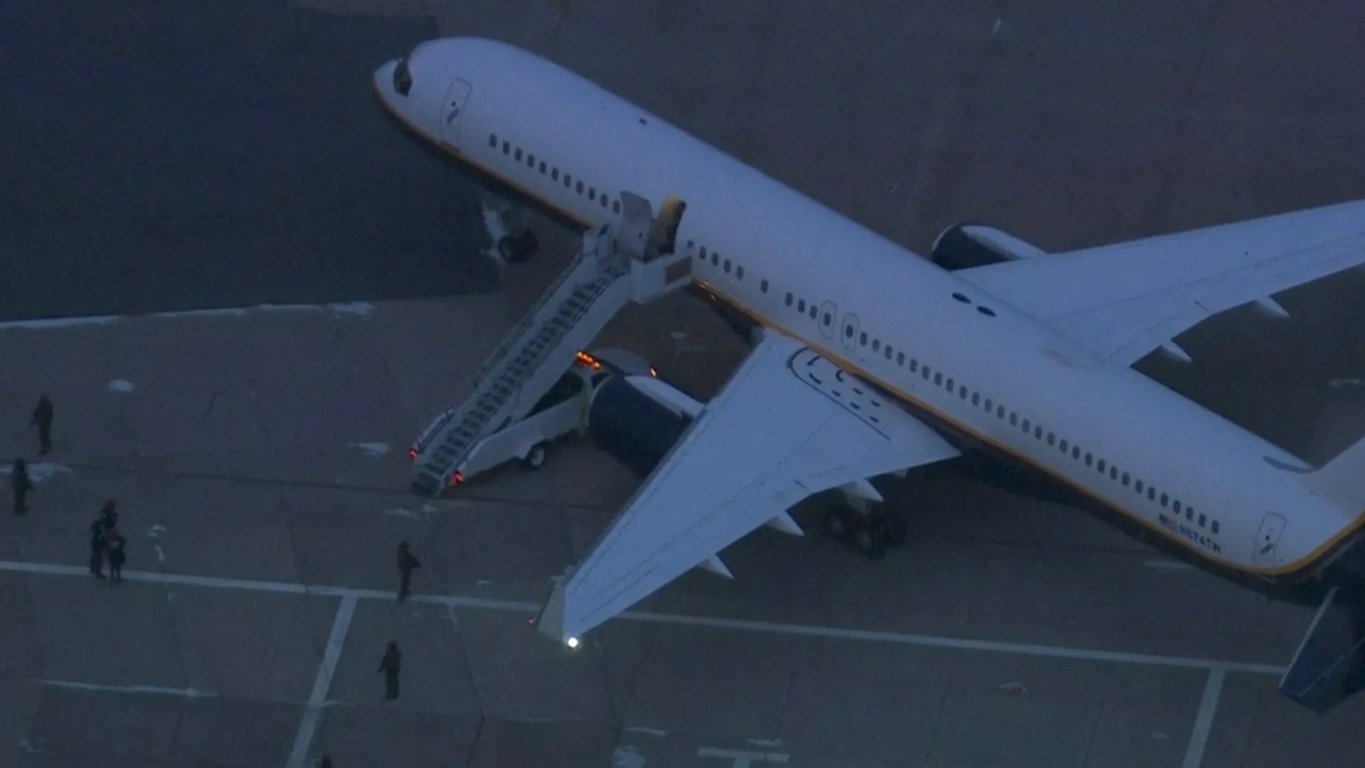 
                    Nicolás Maduro desce de avião algemado em Nova Iorque
                