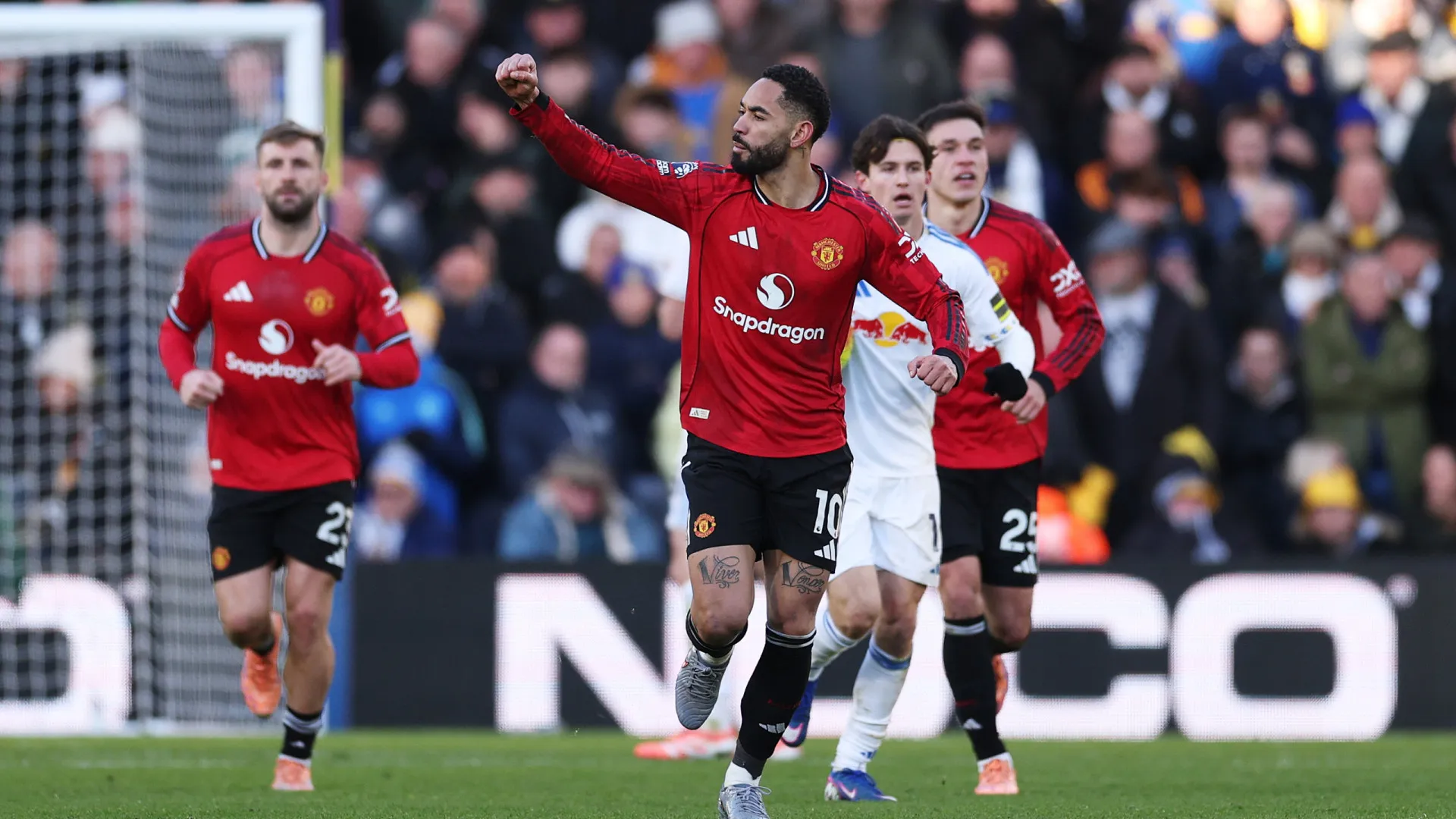 
                    Matheus Cunha evita tombo de United (e Amorim) no dérbi com o Leeds
                