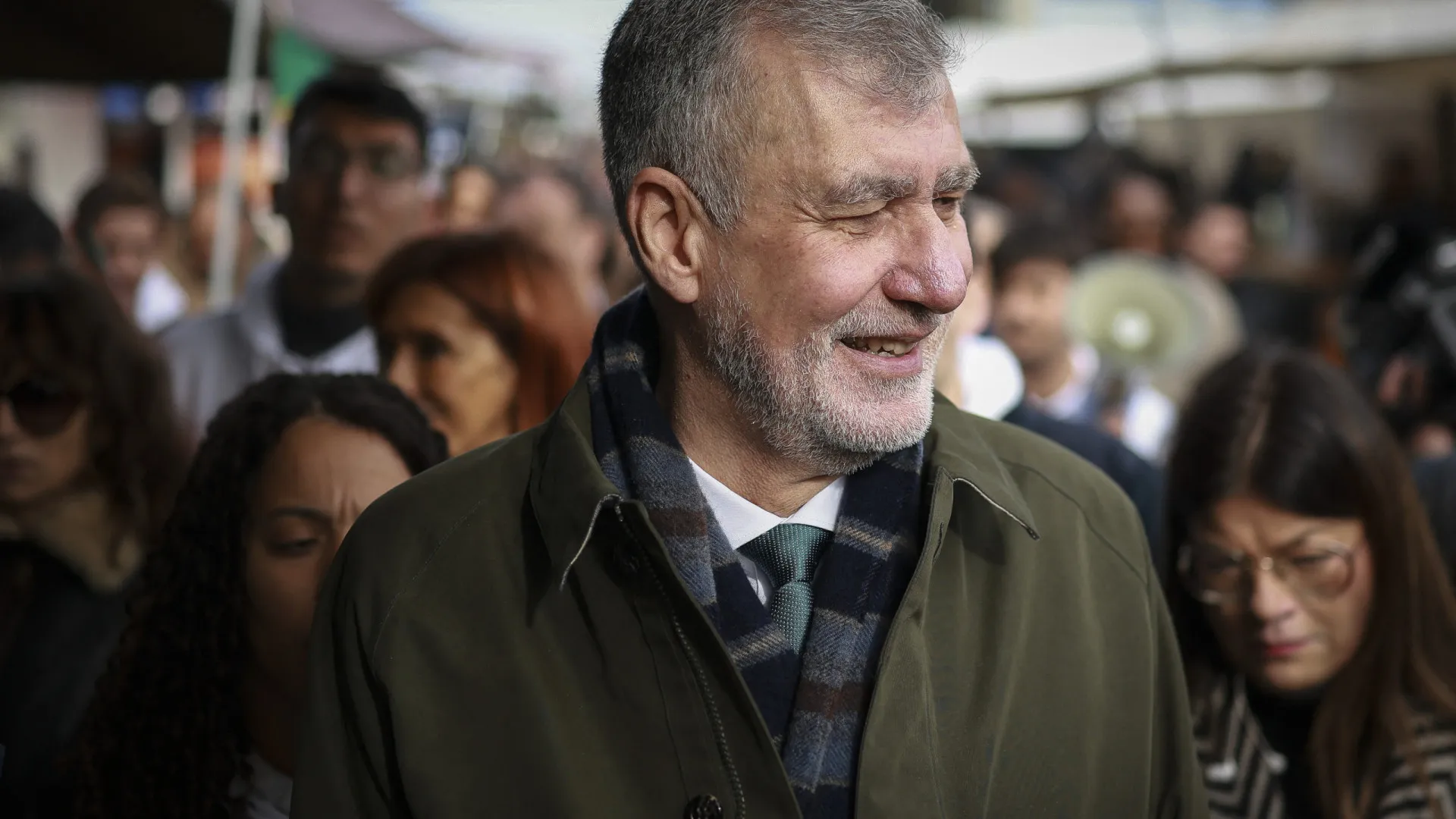 
                    Gouveia e Melo acusa primeiro-ministro de tentar condicionar eleições
                