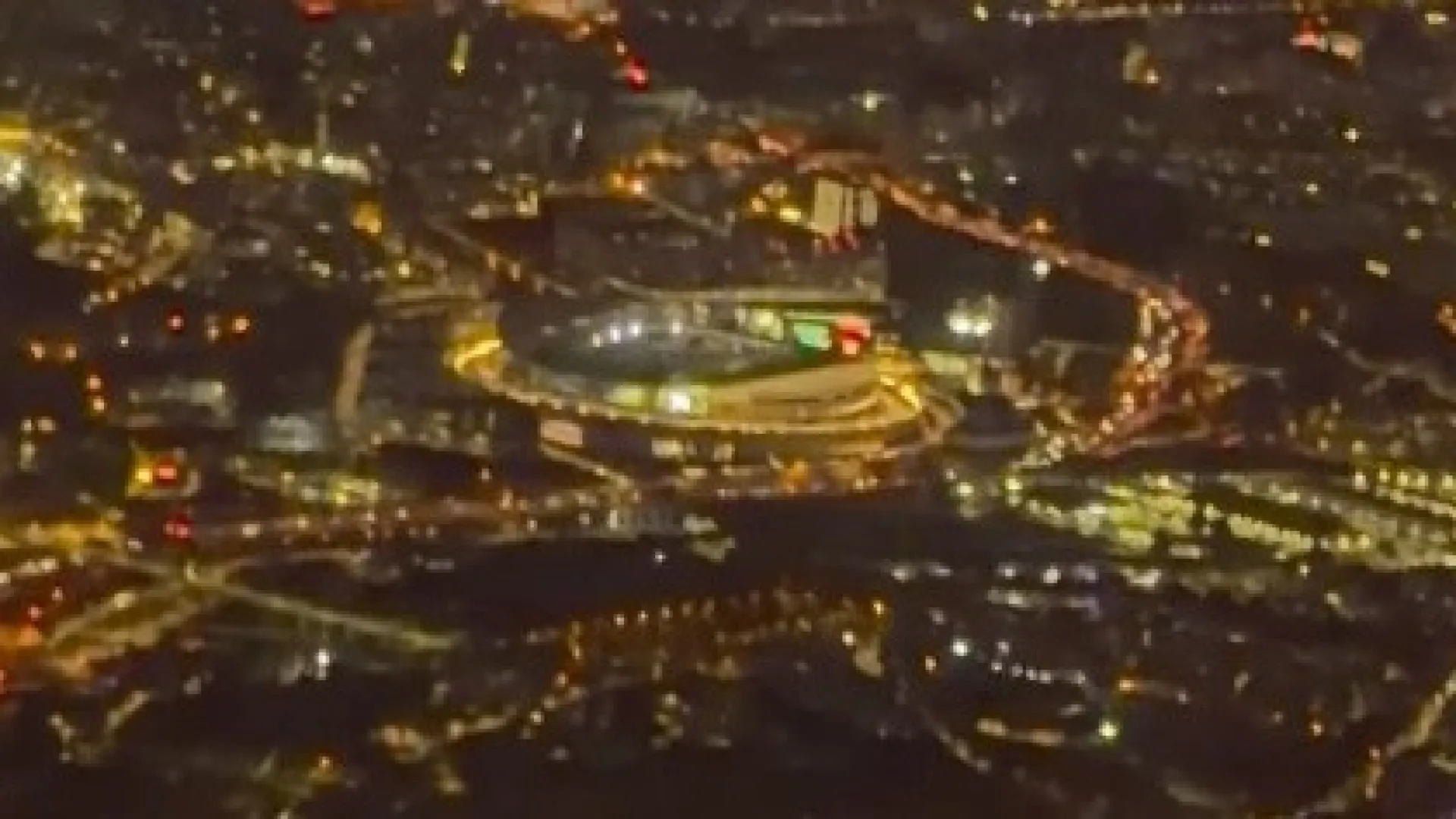 
                    Thiago Silva já está em Portugal para ser reforço do FC Porto
                