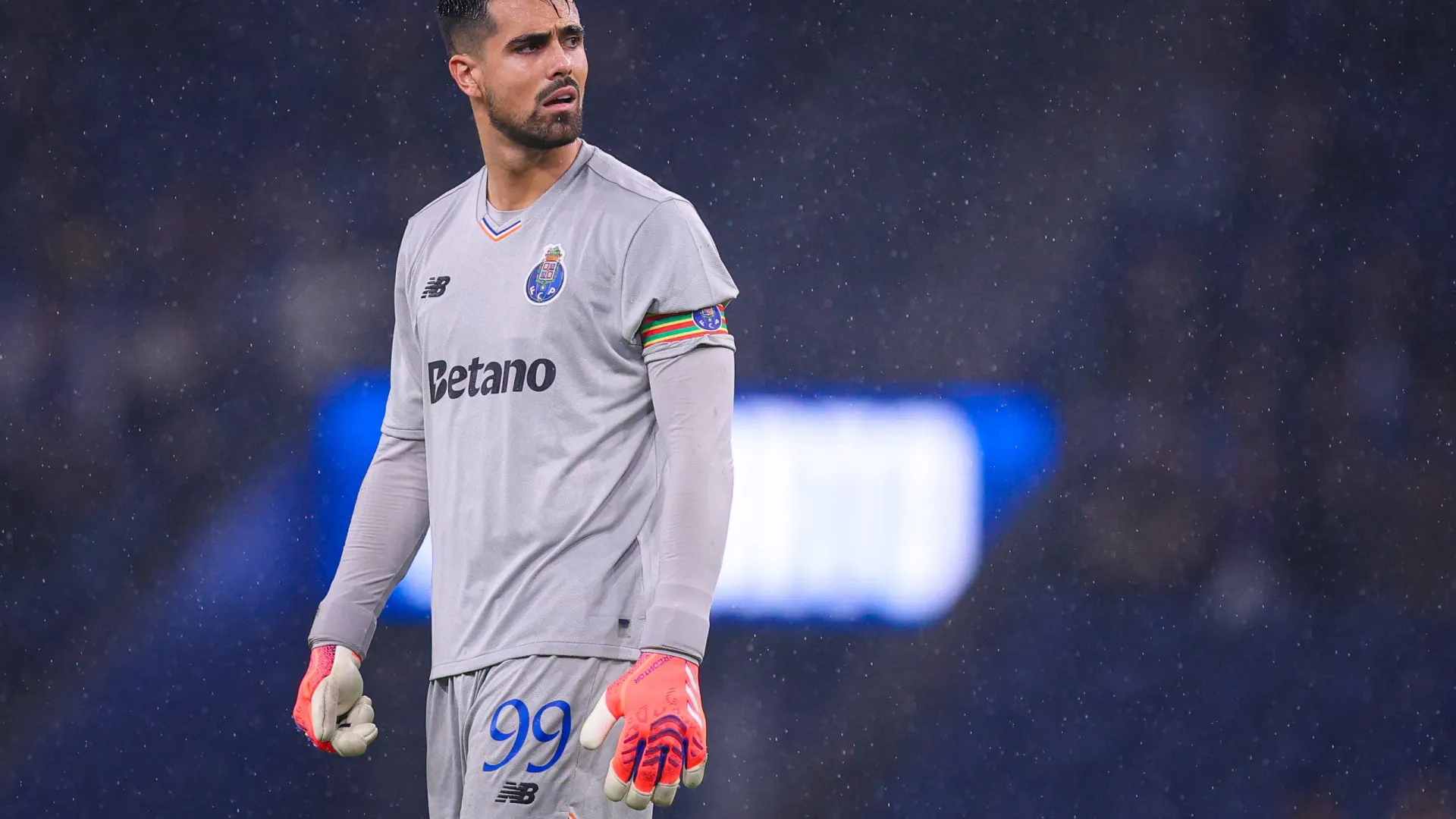 
                    Diogo Costa esclarece polémica em Rodrigo Mora: 