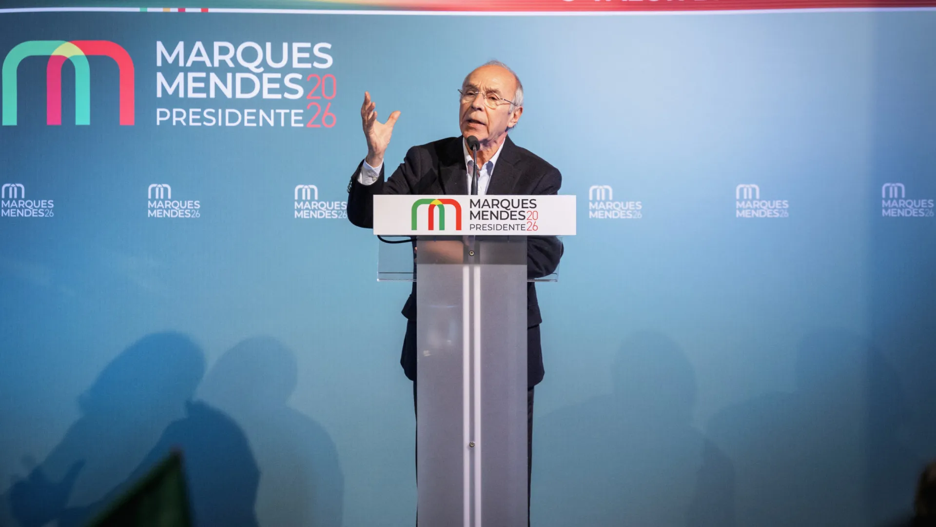 
                    Mendes avisa que deitar por terra direito internacional legitima Putin
                