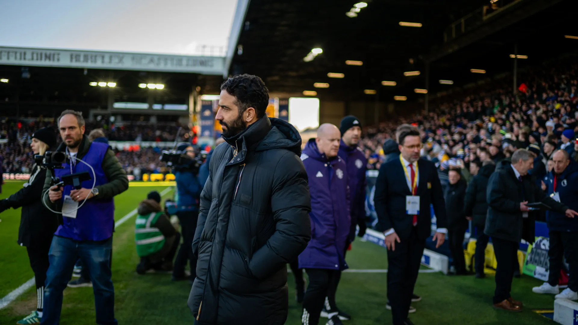 
                    Filho de lenda do United visa Amorim e lembra Mourinho. Carragher crítico
                