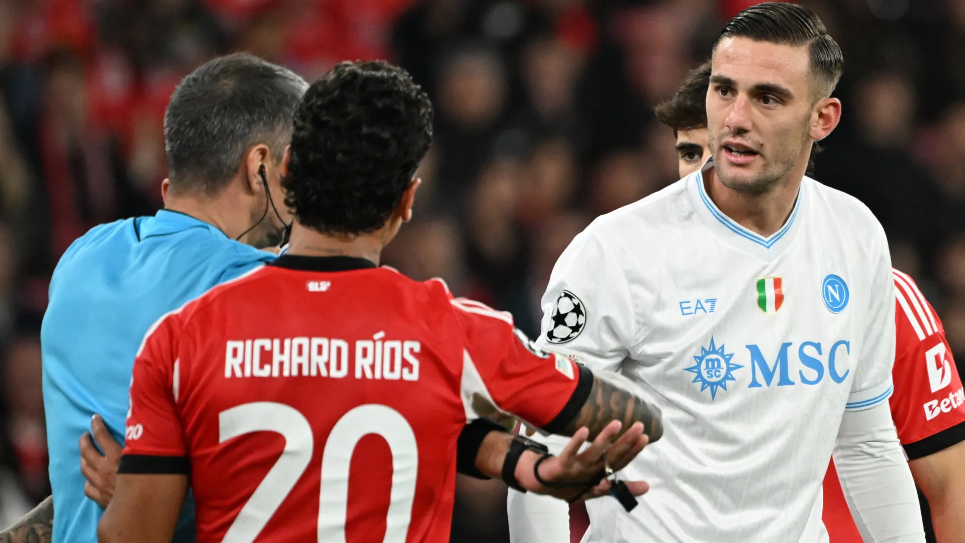 
                    Benfica acelera para fechar Lorenzo Lucca e André Luiz
                