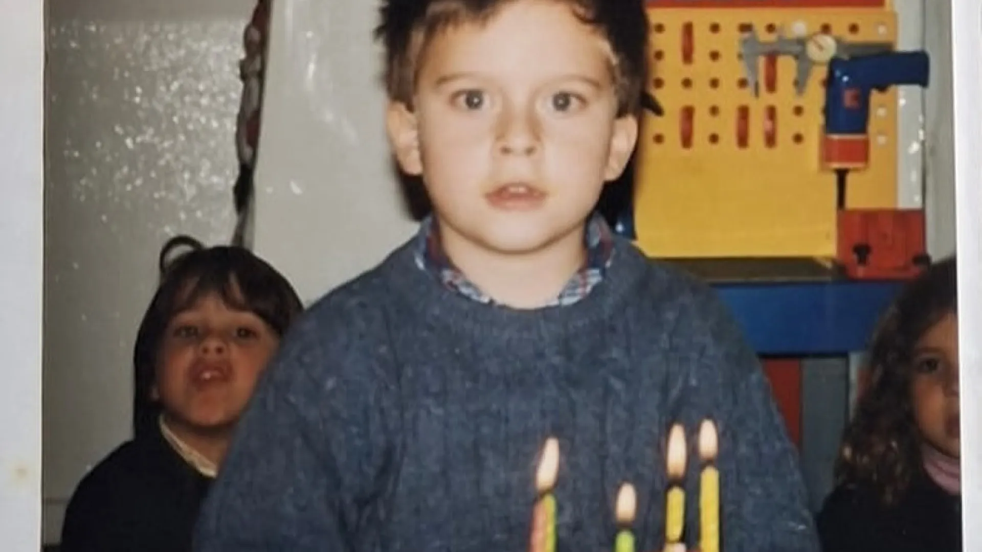 
                    Reconhece este rosto? É namorado de uma apresentadora muito conhecida
                