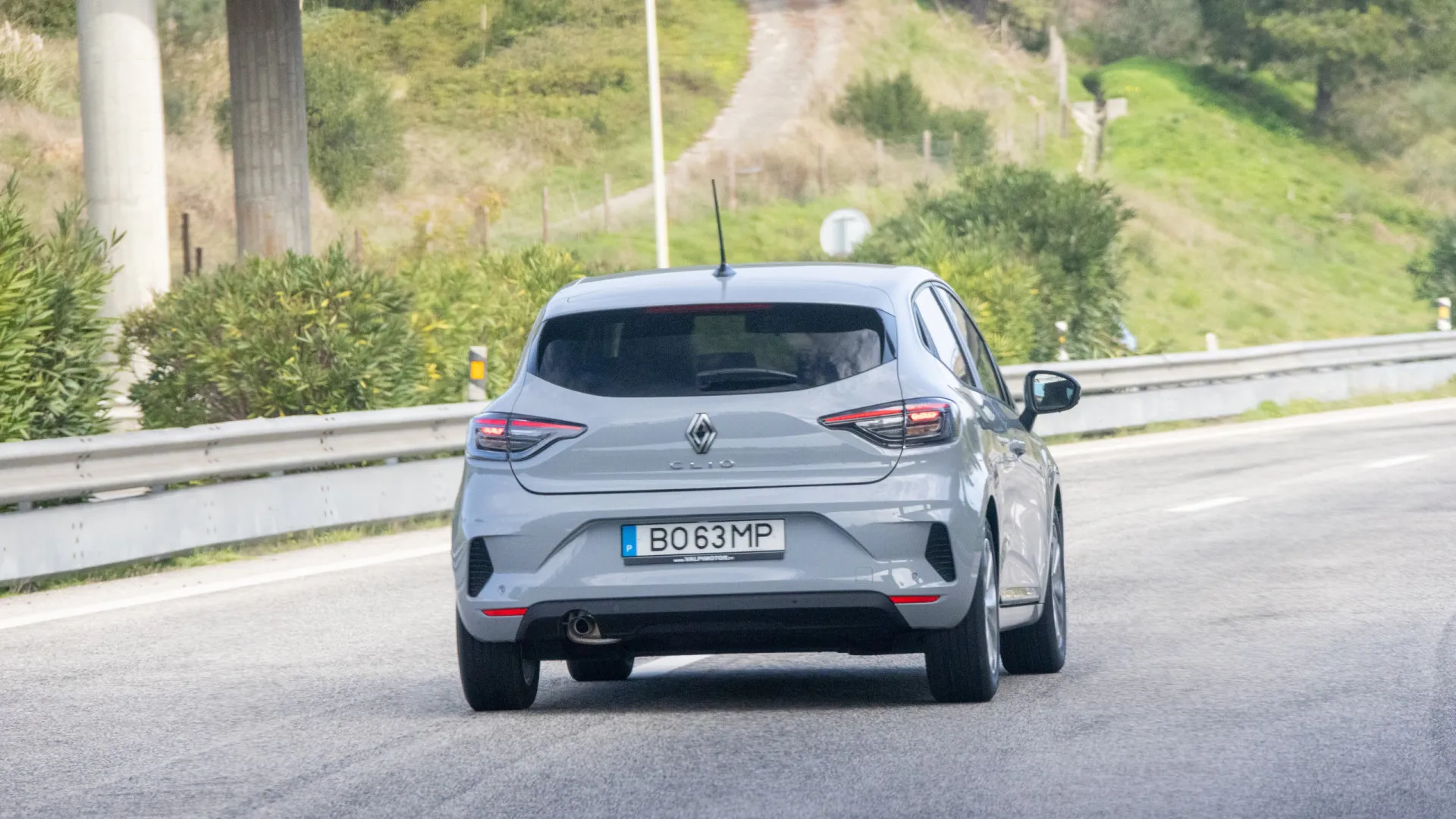 
                    Eis os carros mais vendidos de 2025 em Portugal. Franceses dominam
                