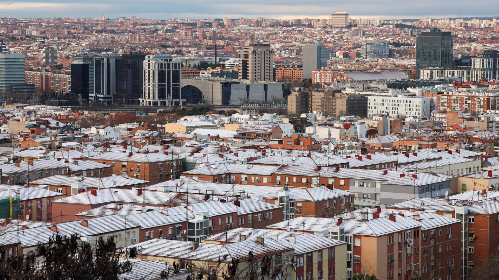 
                    Espanha acorda coberta de neve. Eis as imagens que chegam do país vizinho
                