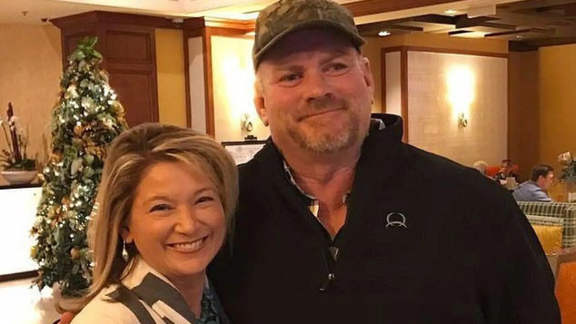 
                    Noivo e 3 sobrinhas morrem em acidente de helicóptero antes de casamento
                