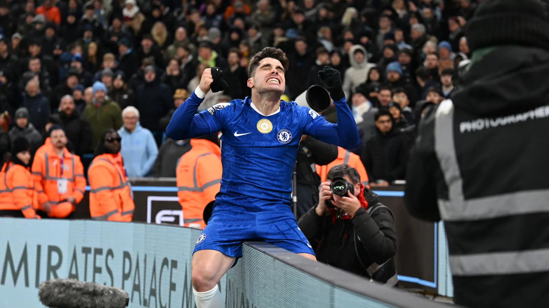 
                    Pedro Neto leva Gary Neville ao desespero: 