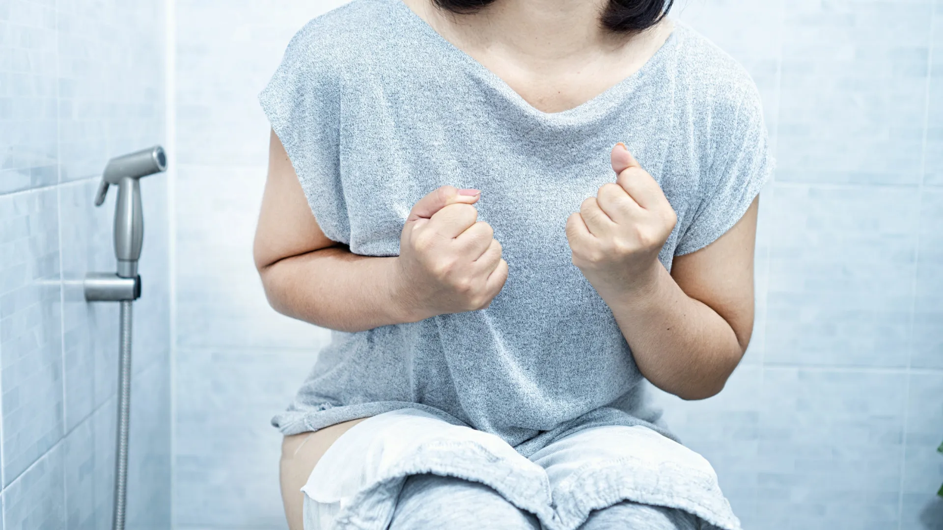 
                    Eis a forma correta de fazer cocó! Médica alerta para alguns erros
                