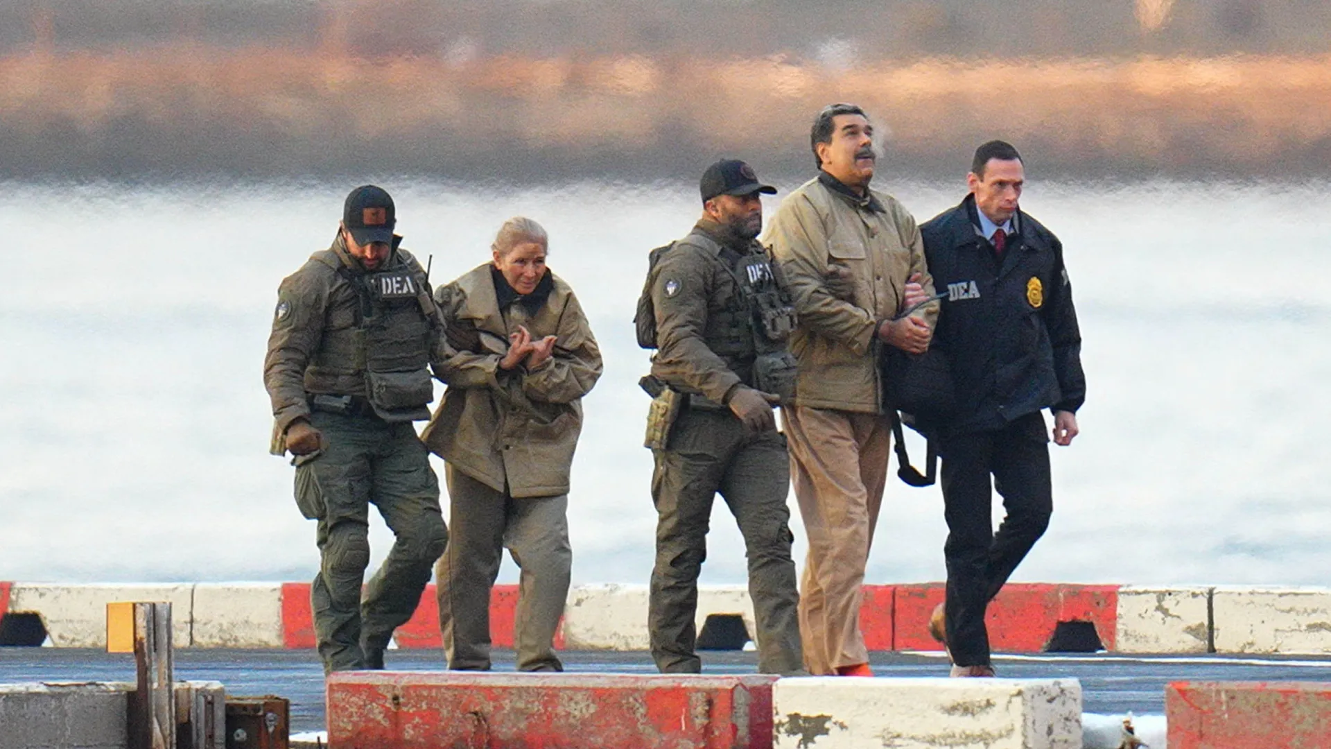 
                    Captura de Maduro revela presença de militares e espiões cubanos no país
                