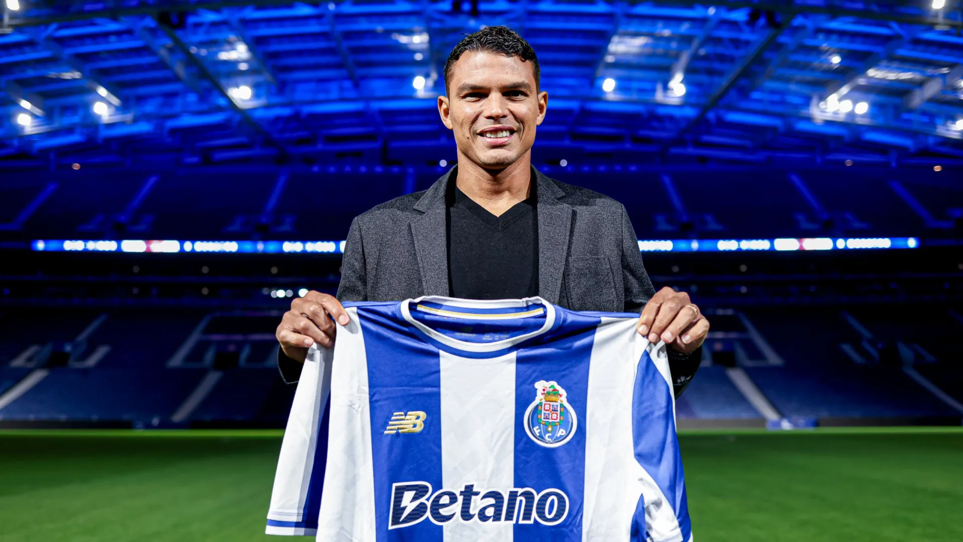 
                    Thiago Silva avisado no FC Porto: 