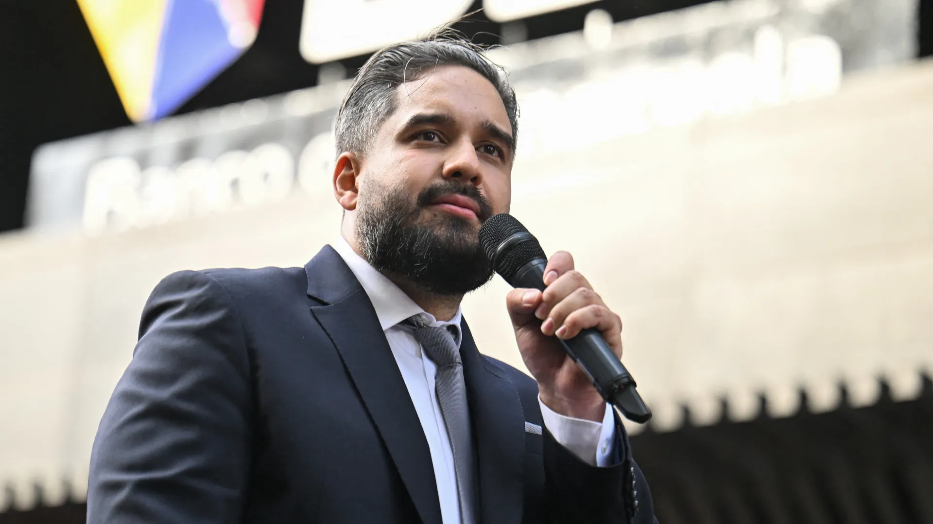 
                    Filho de Maduro diz que família é 