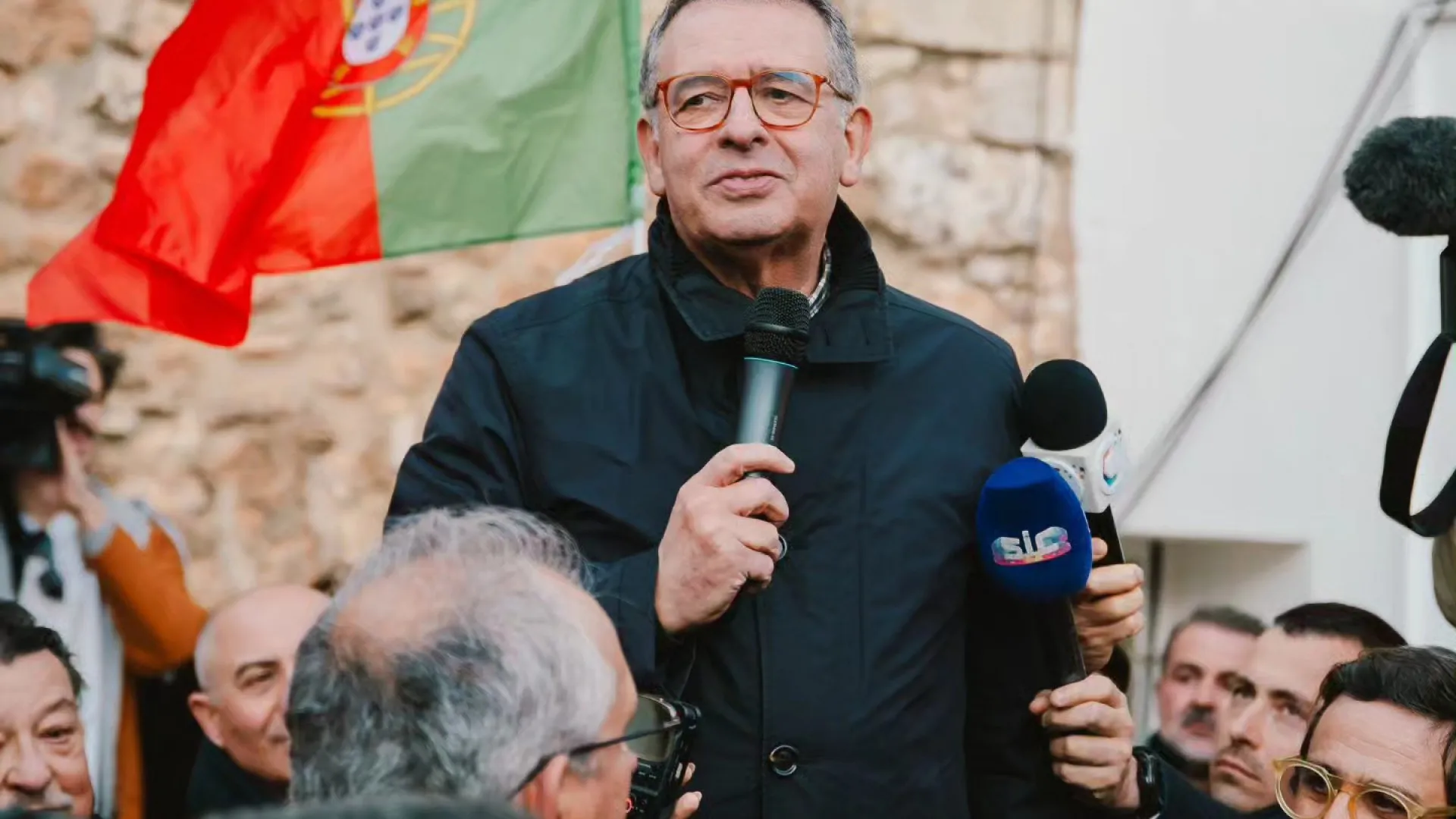 
                    Seguro questiona o que 