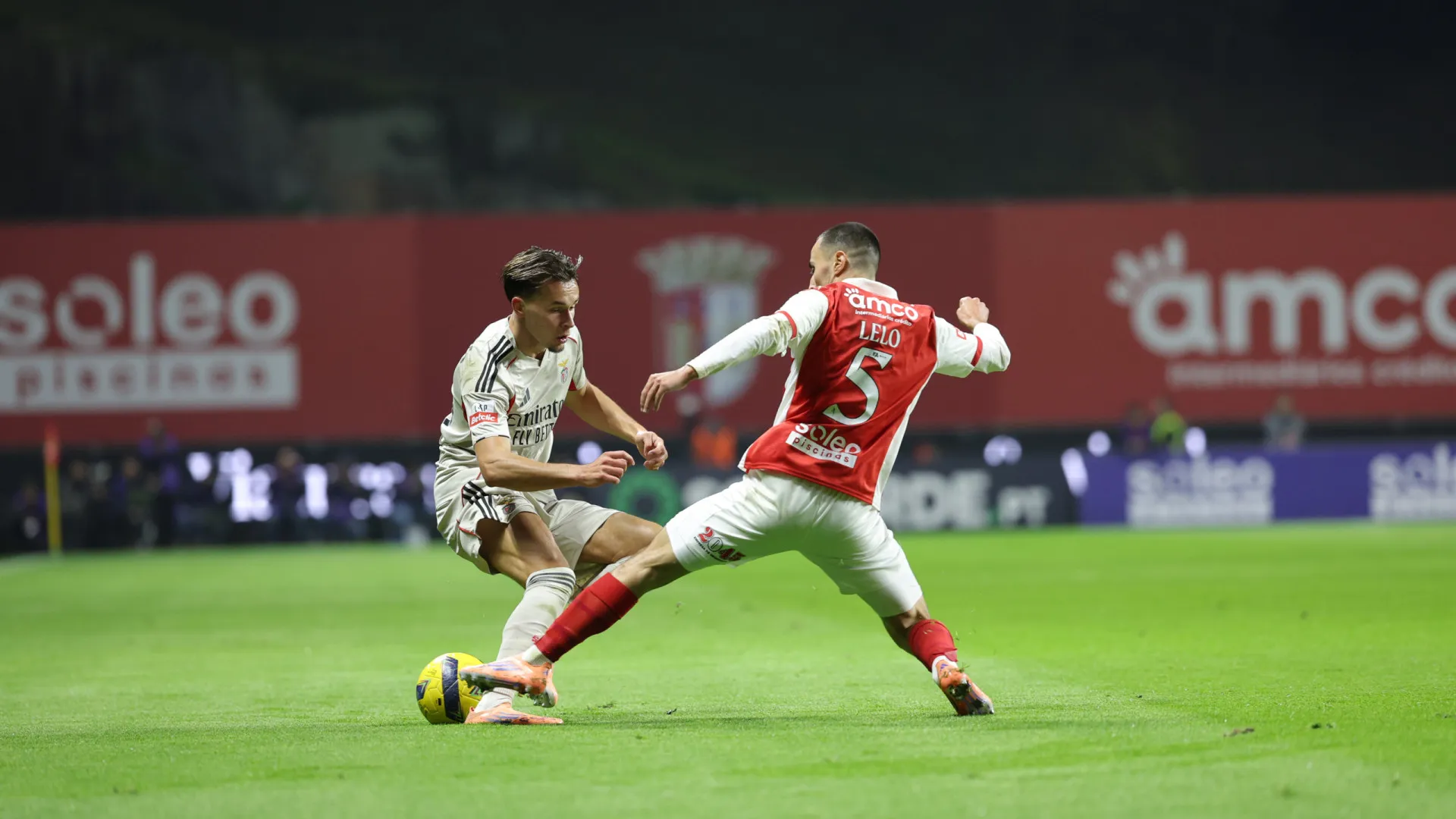 
                    Loucura nas ilhas e triunfo do Moreirense em ronda que foi de 2025 a 2026
                