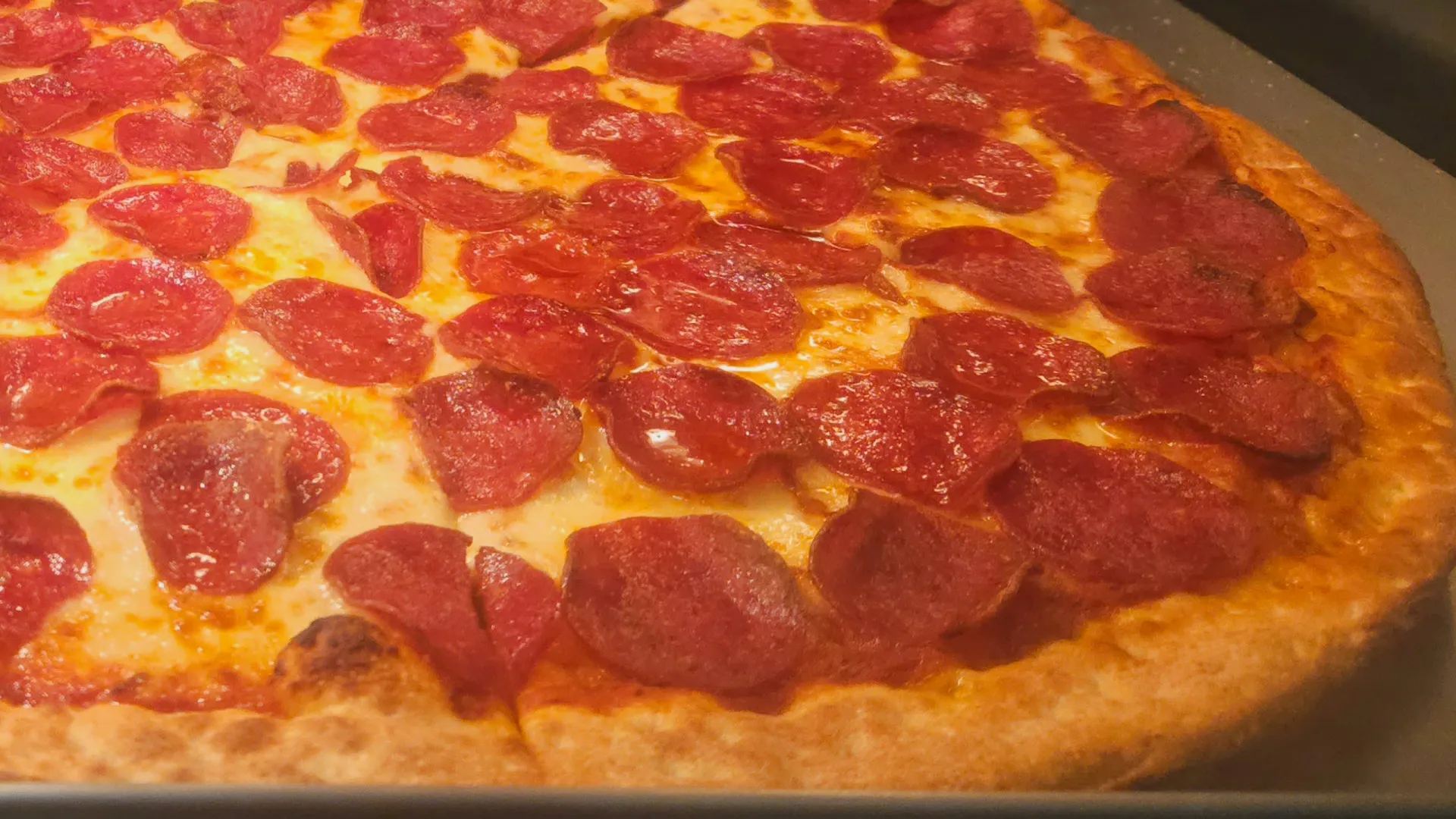 
                    Brasil. Dono de pizzaria onde mulher morreu pronuncia-se: 