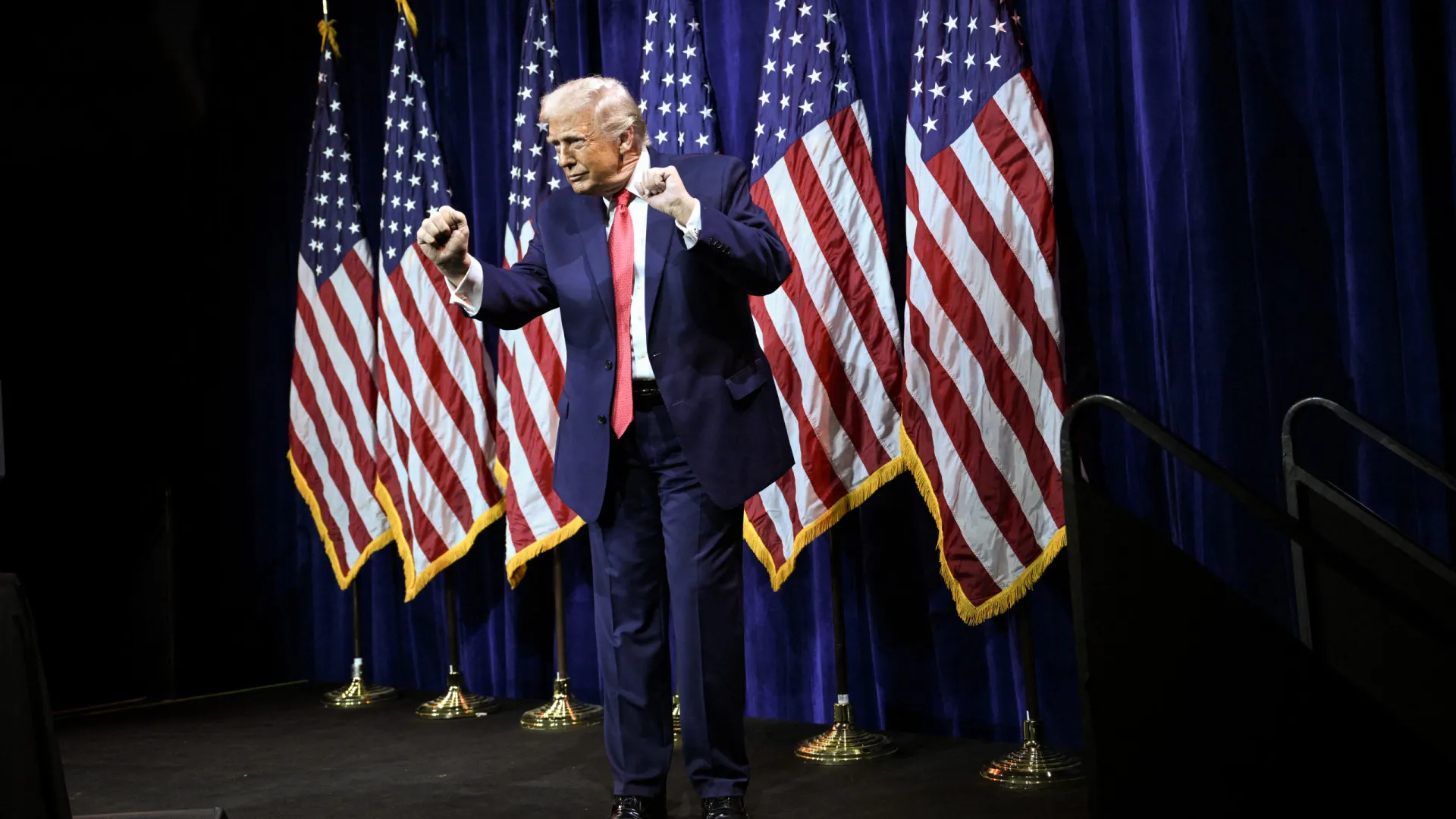 
                    Donald Trump revela que Melania não gosta da sua dança: 