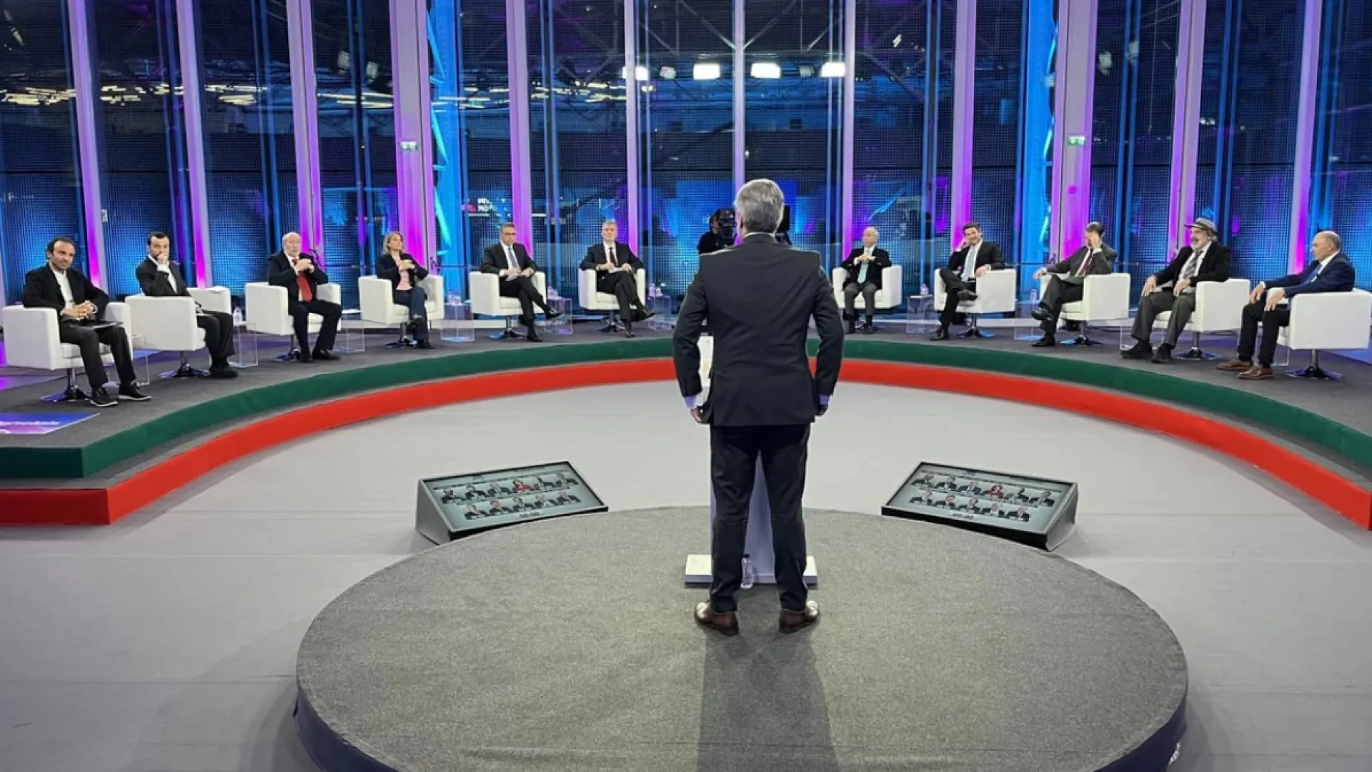 
                    AO MINUTO: Venezuela abre debate. Ilegítimo ou justiça para ditador?
                