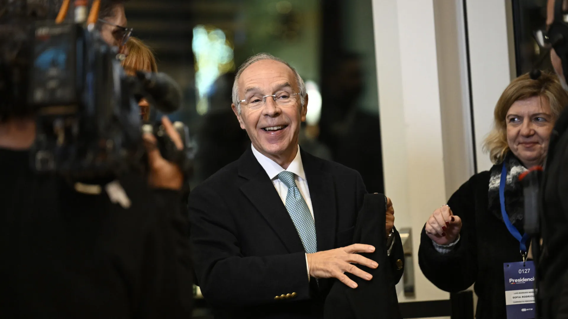 
                    Marques Mendes ouve pedido de melhor coordenação entre INEM e bombeiros
                