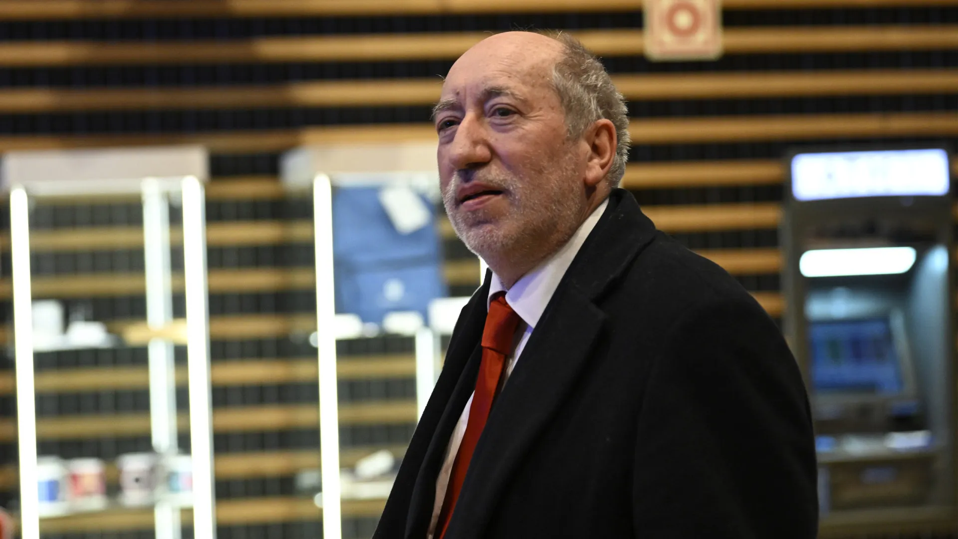 
                    António Filipe ergue bandeira da Constituição contra o pacote laboral
                