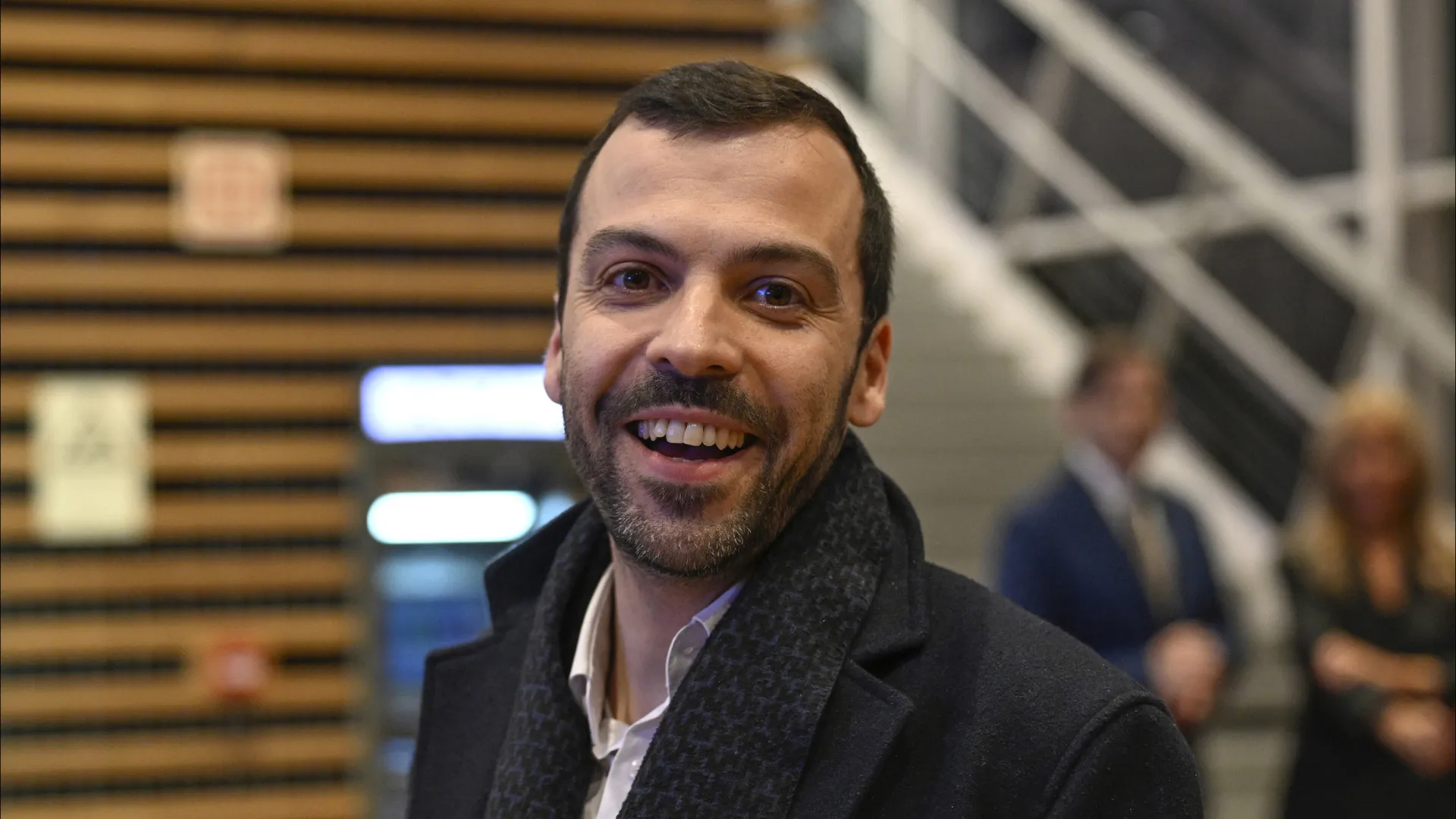 
                    Pinto pede demissão de ministra e critica timing da compra de ambulâncias
                