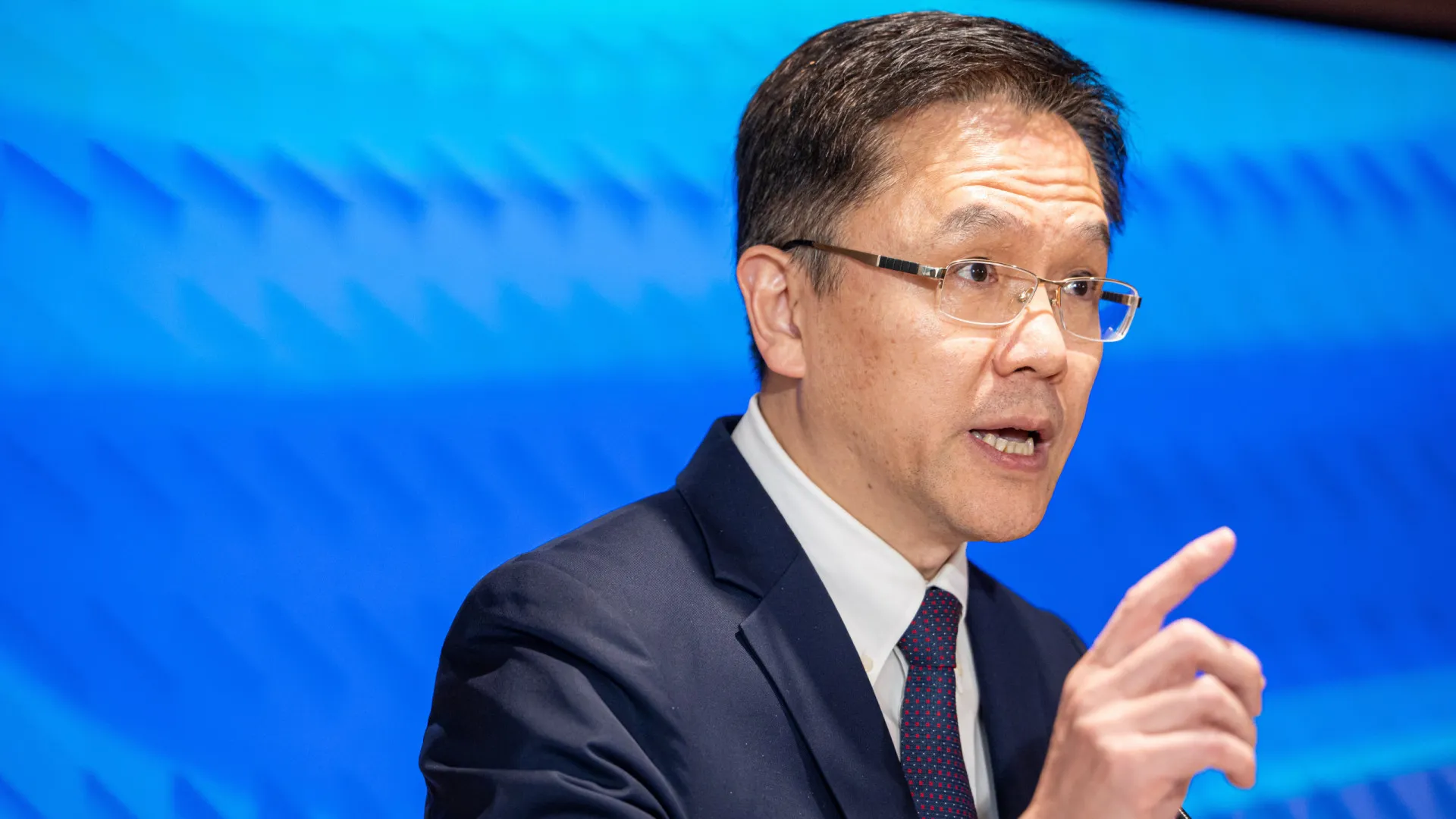 
                    Dirigente de Hong Kong cancela visita aos EUA quatro horas após anúncio
                