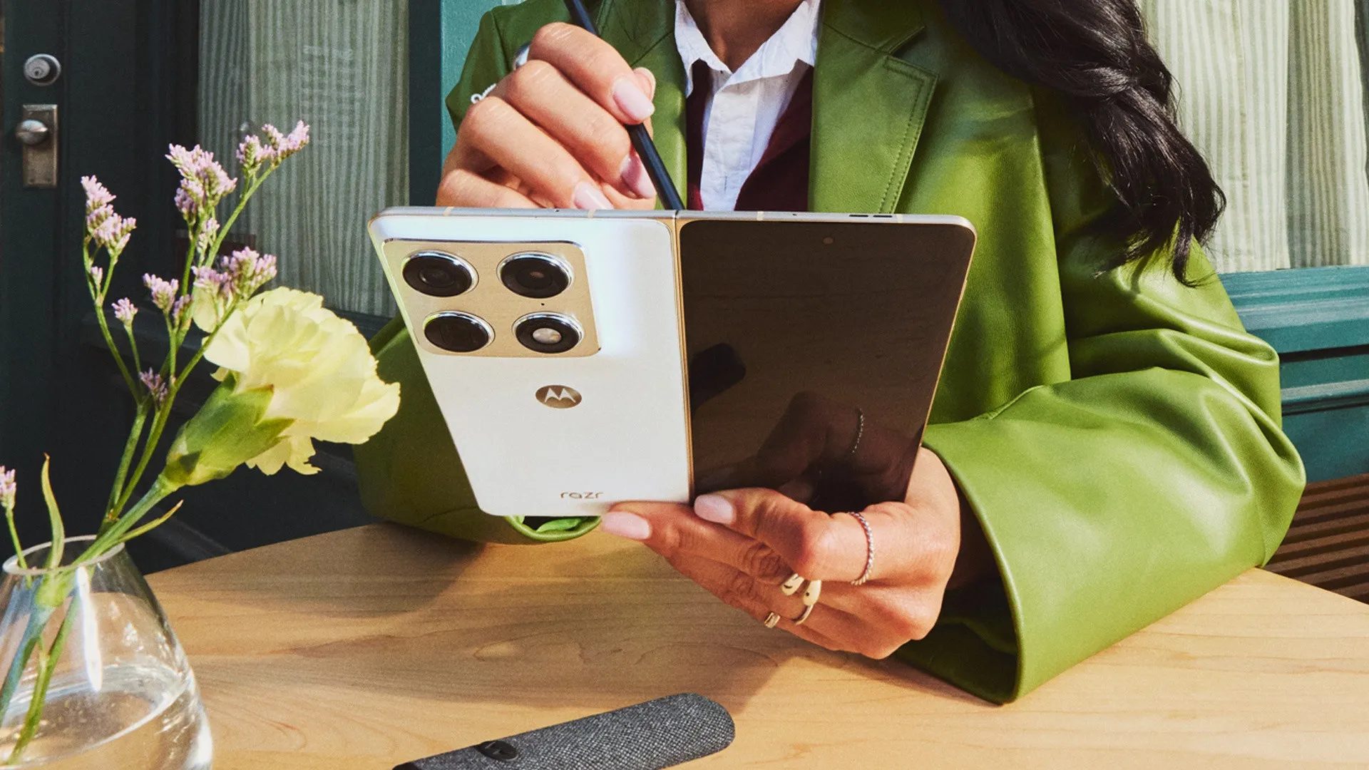 
                    O Razr Fold é (oficialmente) o novo dobrável da Motorola
                