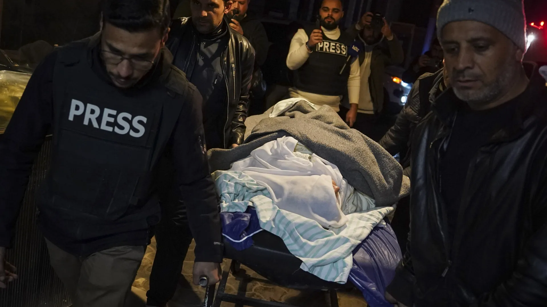 
                    Escolas, repartições e aeroporto de Alepo fechados devido a confrontos
                