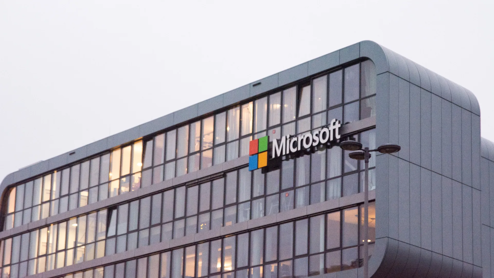 
                    Rumor. Microsoft está a preparar para despedir até 22 mil pessoas
                