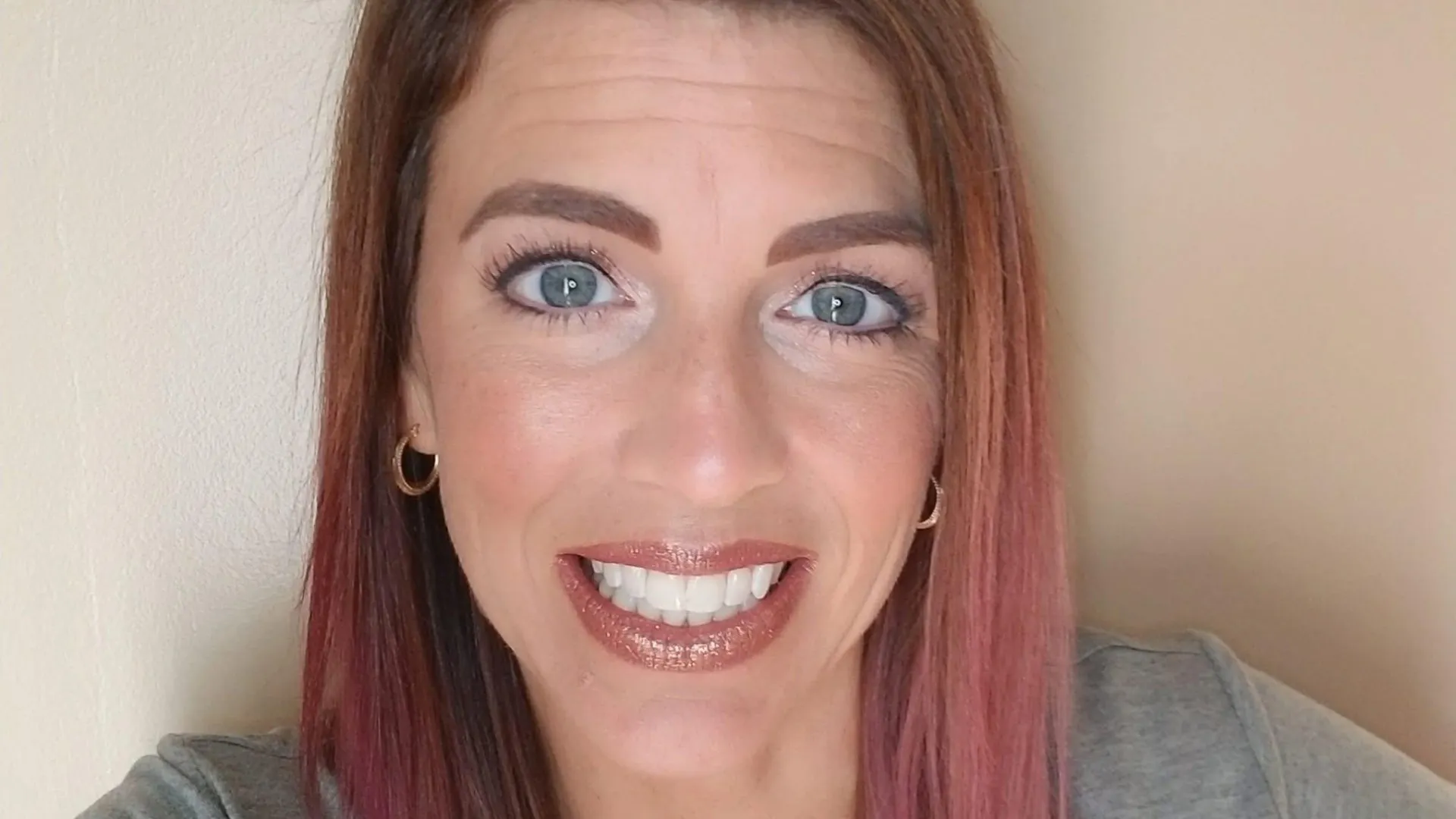 
                    Homem mata mulher em frente aos filhos depois de esta descobrir traição
                