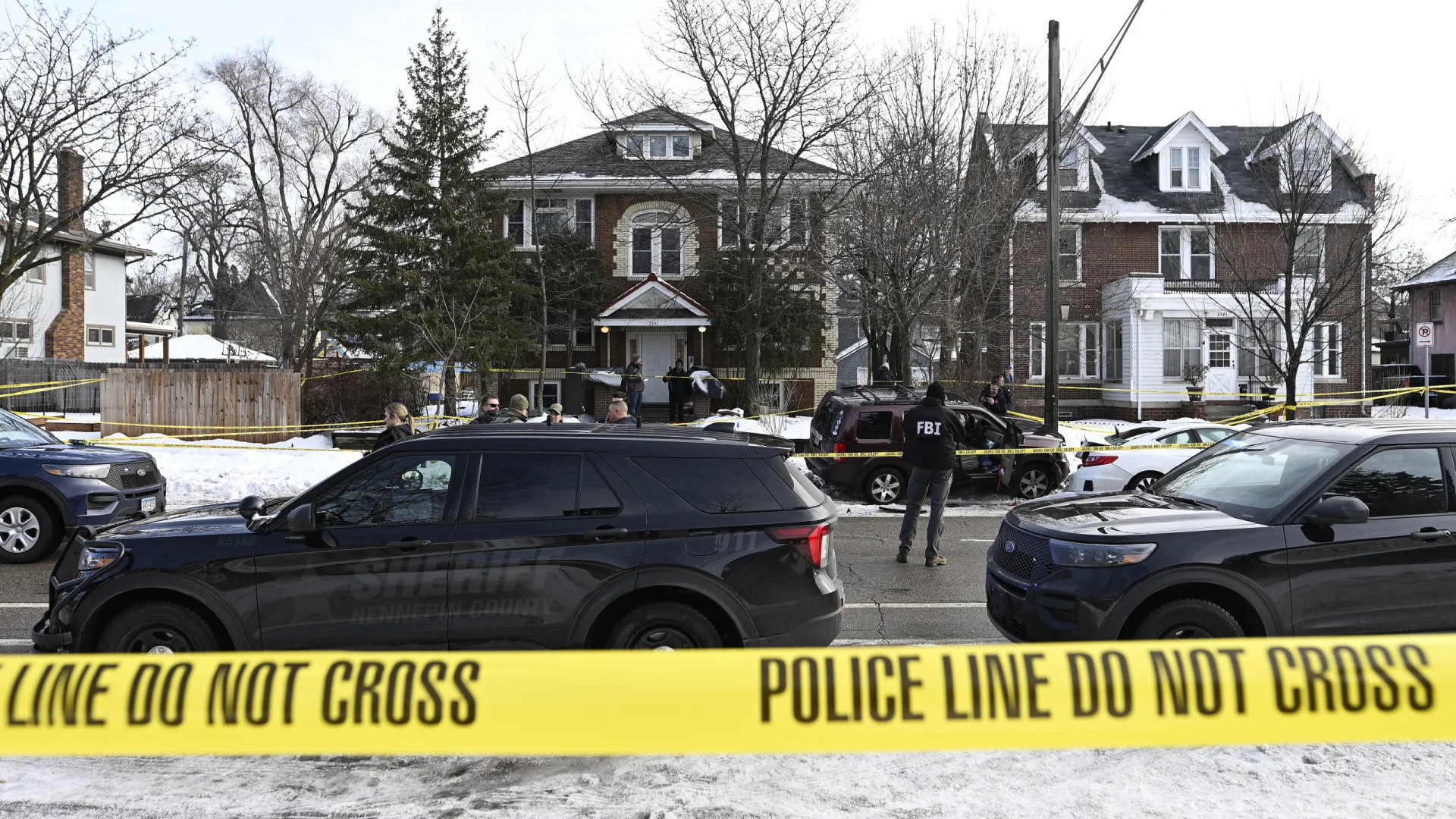 
                    Agente do ICE que matou mulher foi atropelado (e hospitalizado) em 2025
                