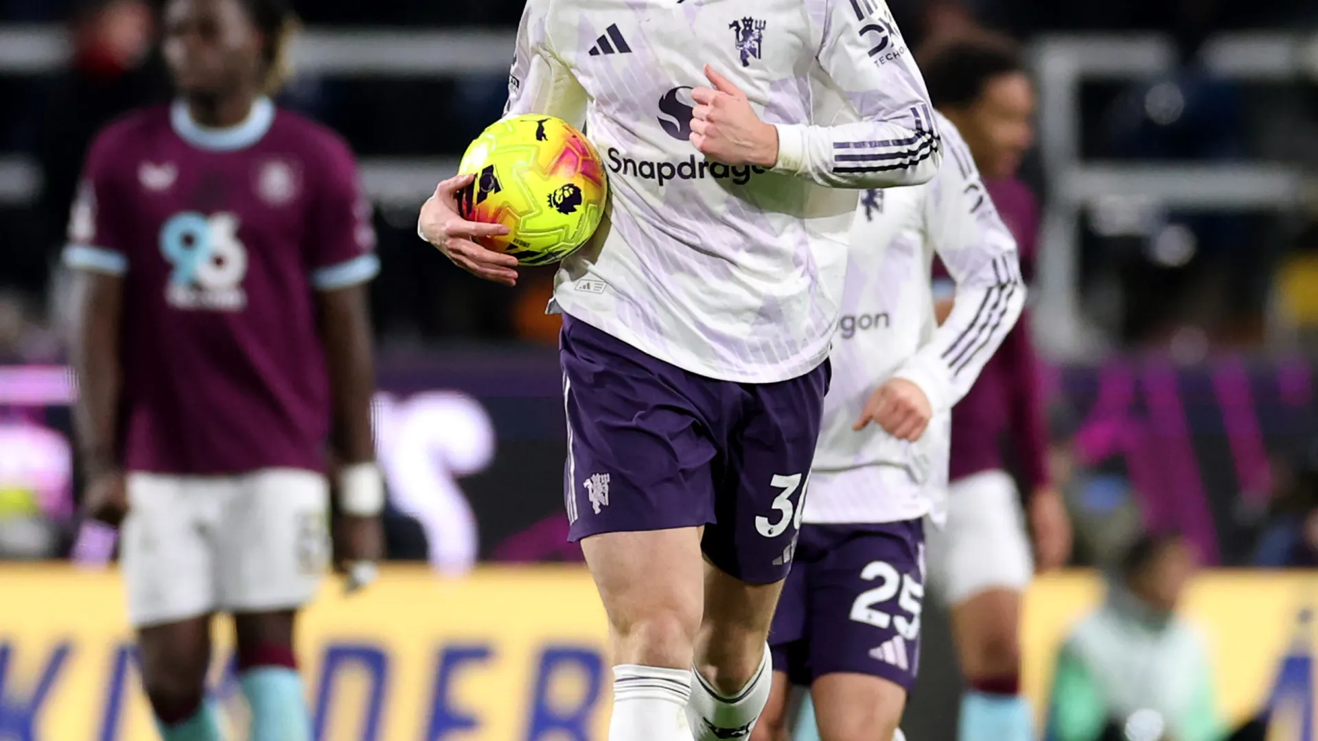 
                    EM DIRETO: Portugueses com destinos diferentes e United já vence
                