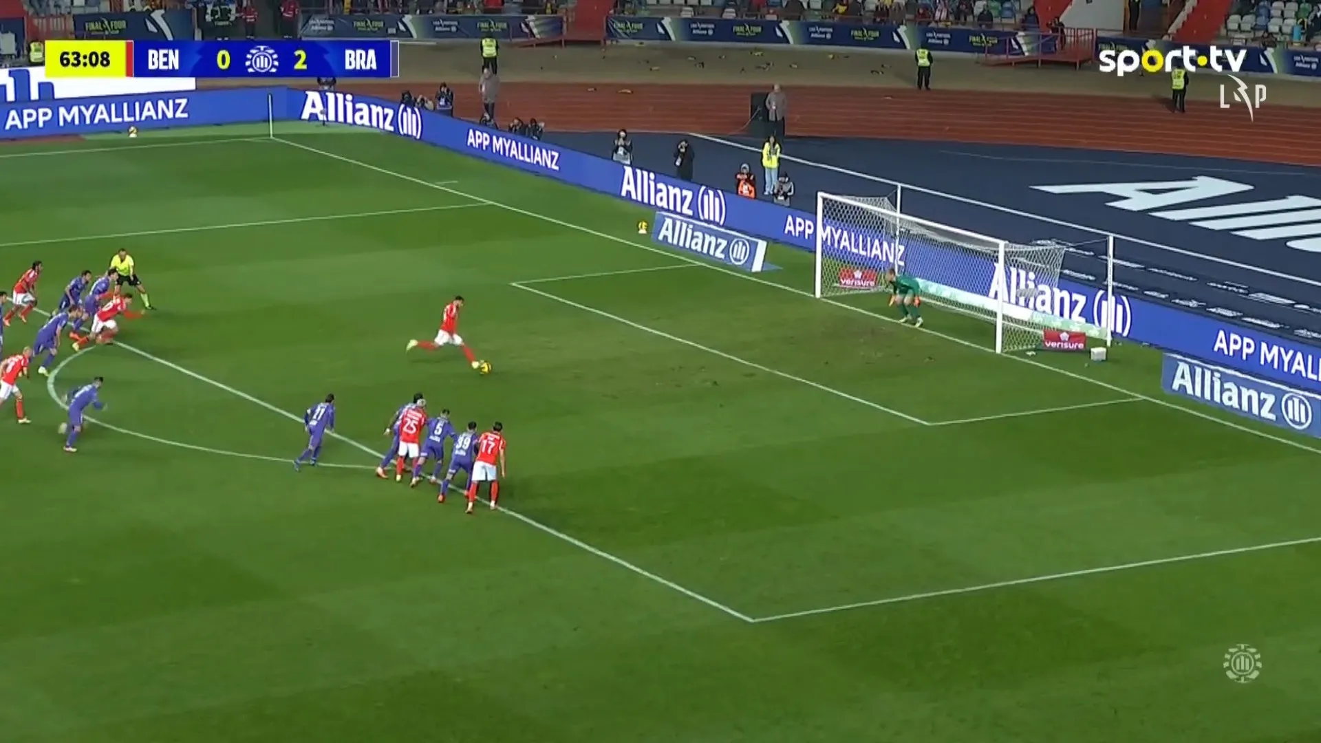 
                    Pavlidis ainda deu esperança ao Benfica com este penálti ao Sp. Braga
                