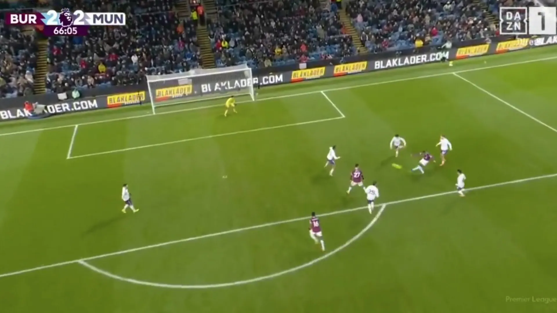 
                    Na gaveta. O golaço do Burnley que 'tramou' o Manchester United
                