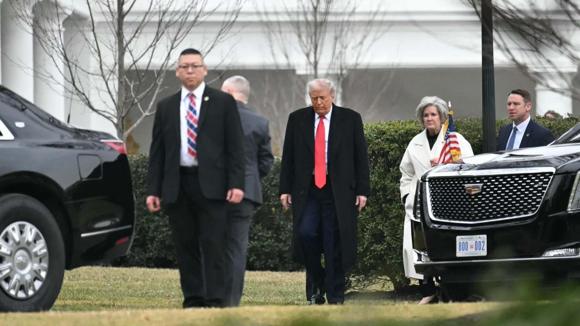 
                    EUA saem de organizações internacionais e afastam-se mais da cooperação
                
