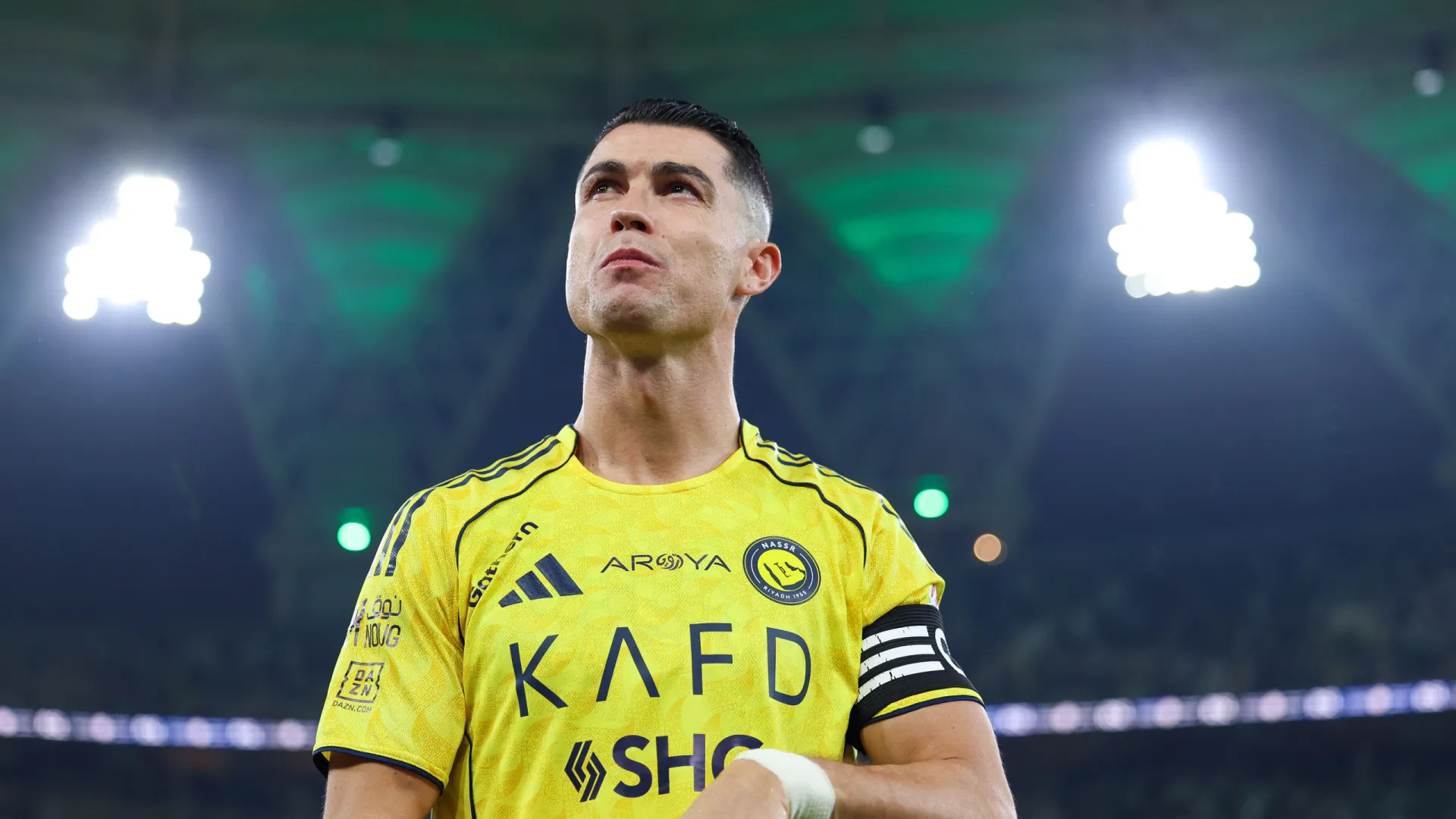 
                    Cristiano Ronaldo 'dobra' Messi e é o atleta mais bem pago do mundo
                