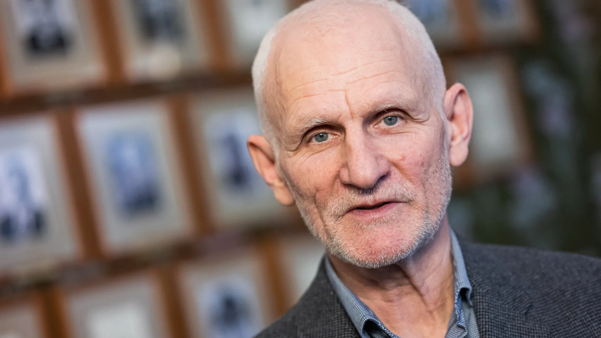 
                    Nobel da Paz Bialiatski pede manutenção da pressão sobre a Bielorrússia
                