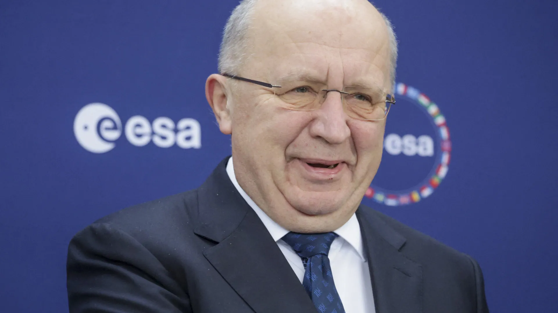 
                    Comissário europeu da Defesa destaca 